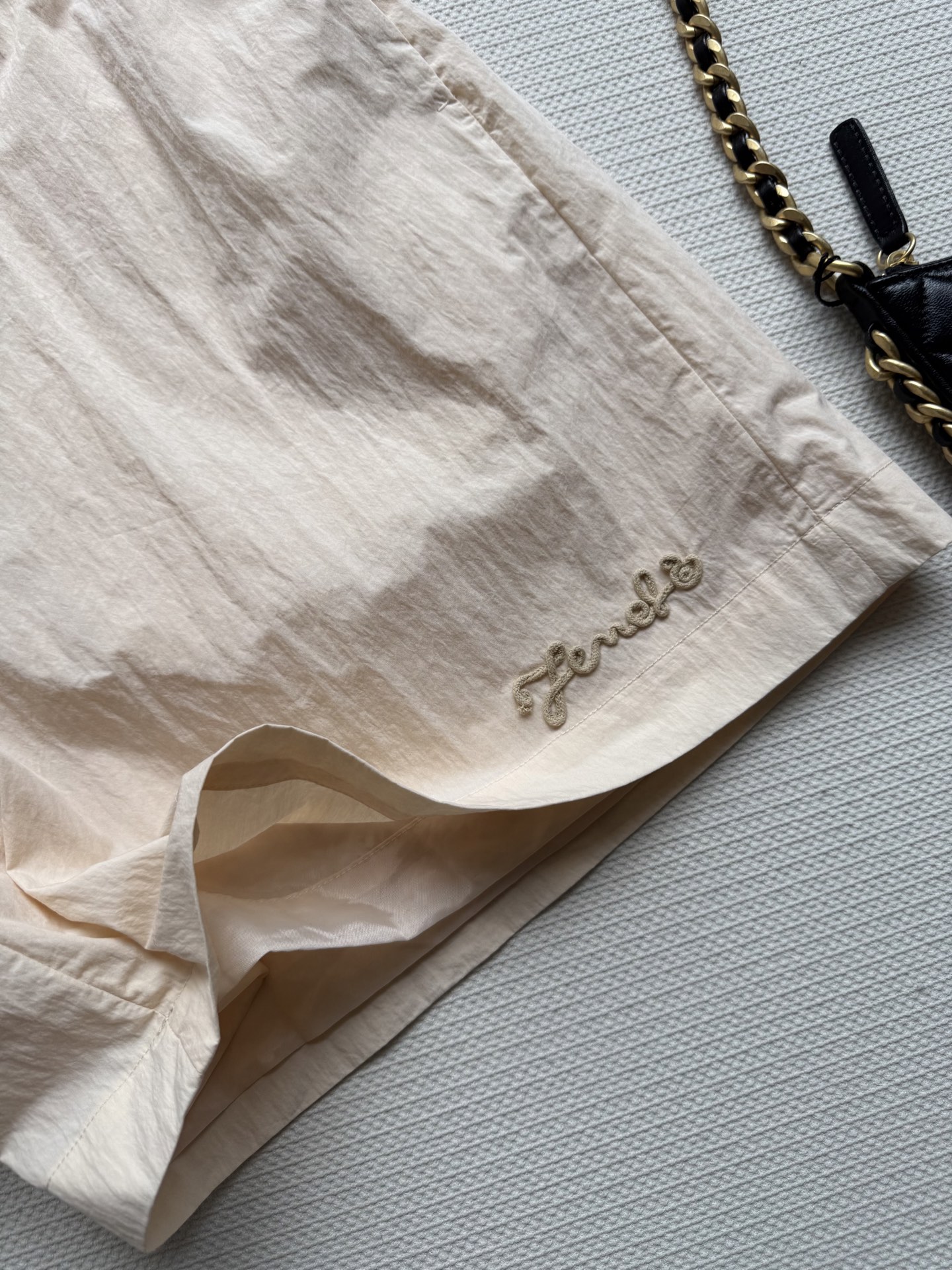 “Hard-core Women’s Suit with Fend’s Tweezer: Loose Shorts, Thin Fabric, Air-Freight” - 图片 5