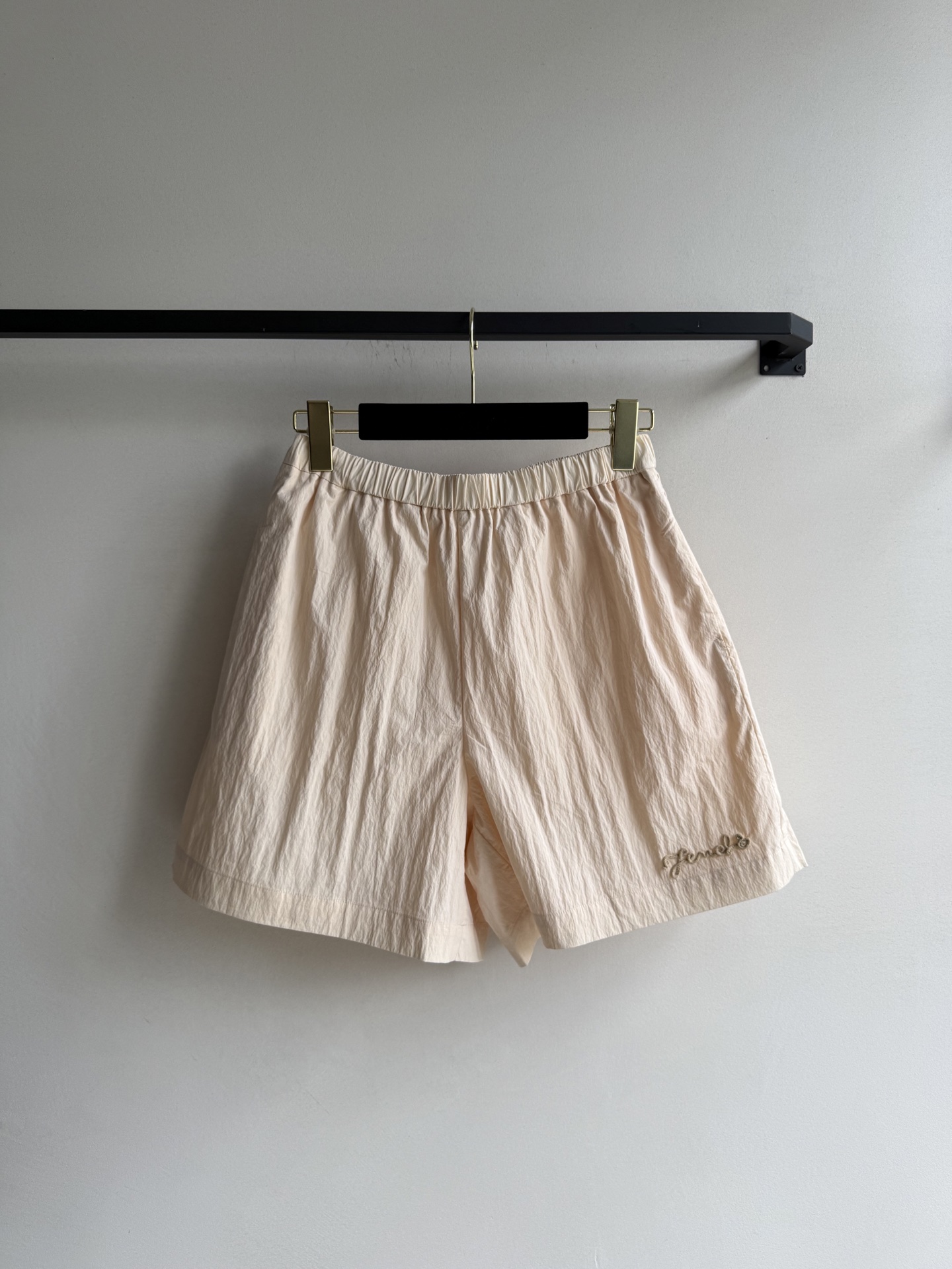 “Hard-core Women’s Suit with Fend’s Tweezer: Loose Shorts, Thin Fabric, Air-Freight” - 图片 1