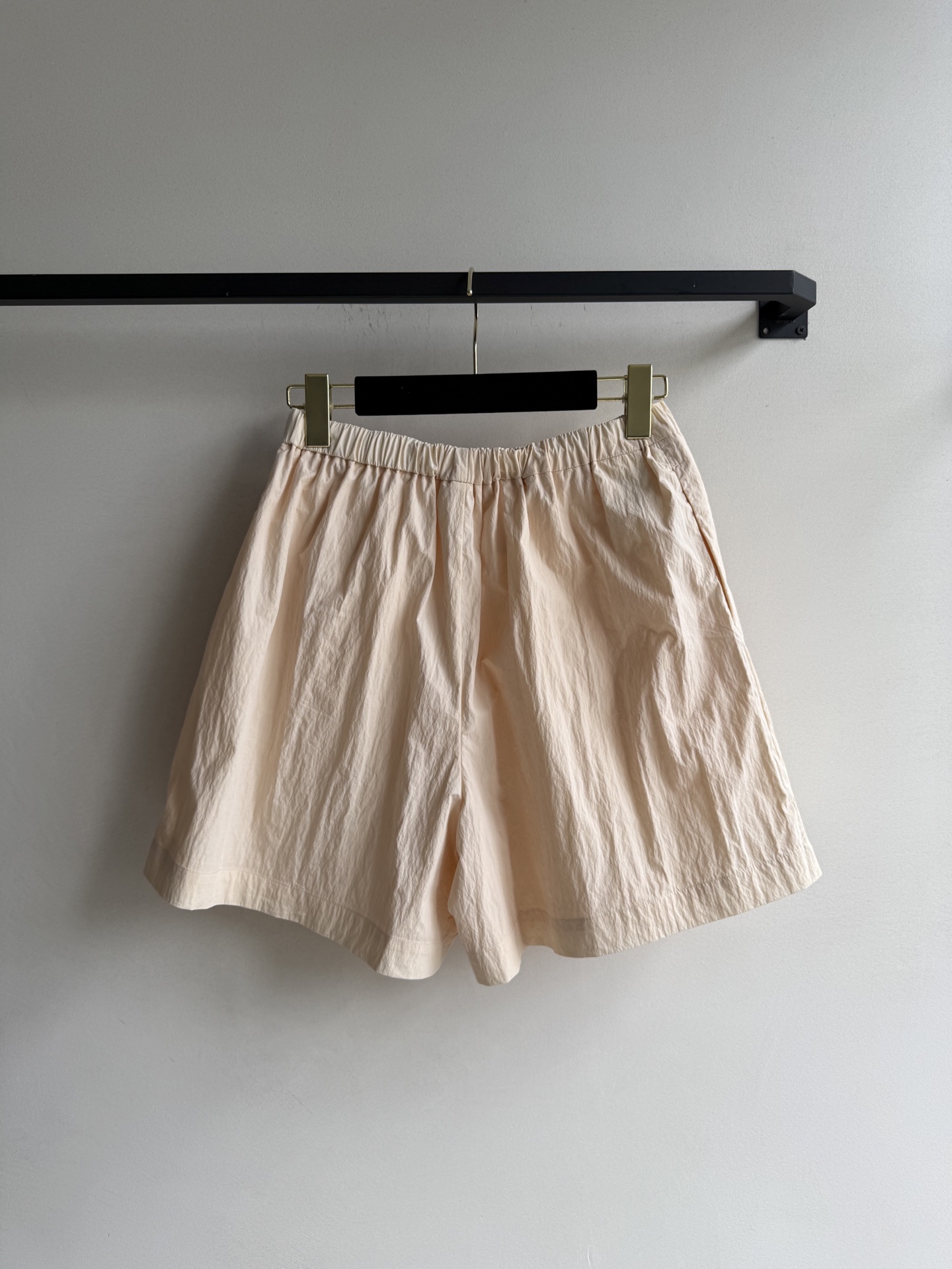 “Hard-core Women’s Suit with Fend’s Tweezer: Loose Shorts, Thin Fabric, Air-Freight” - 图片 2
