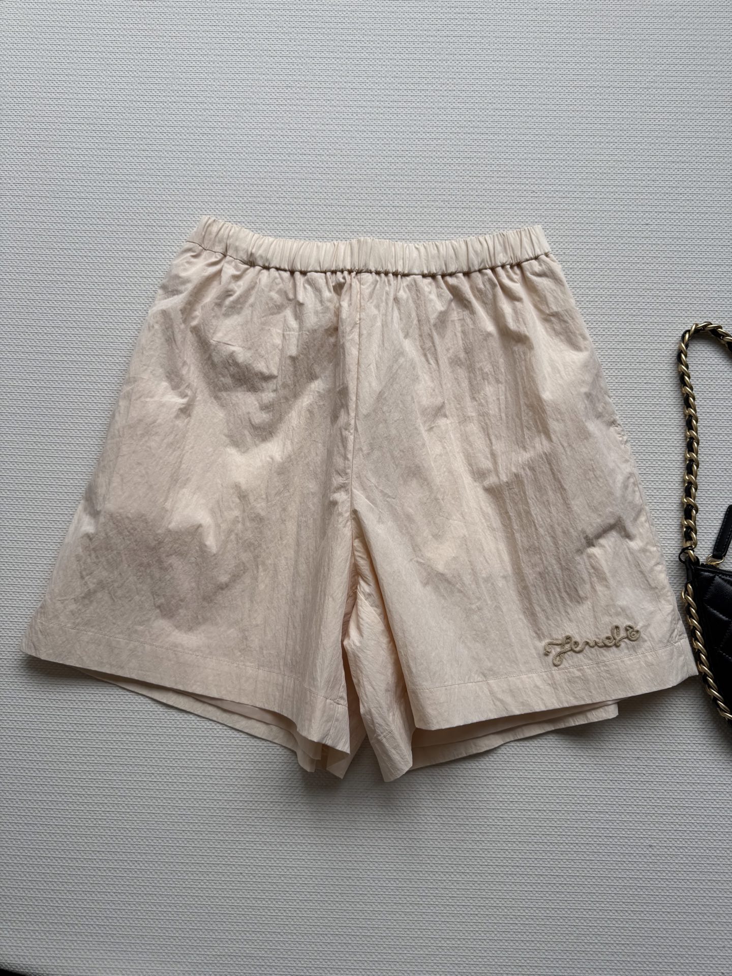 “Hard-core Women’s Suit with Fend’s Tweezer: Loose Shorts, Thin Fabric, Air-Freight” - 图片 3