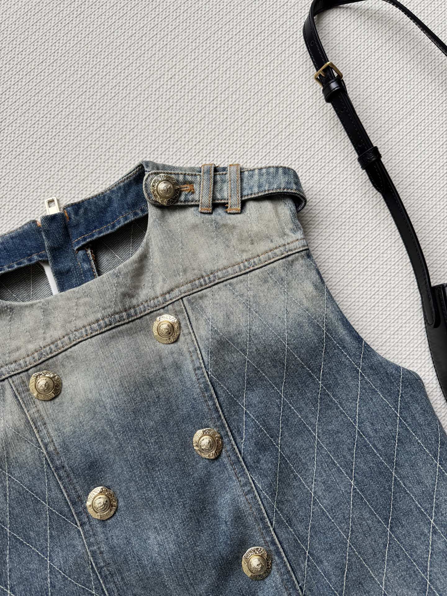 “Balmai* Package: Classic Gold Button Female Suit with Cowboy Vests” - 图片 4