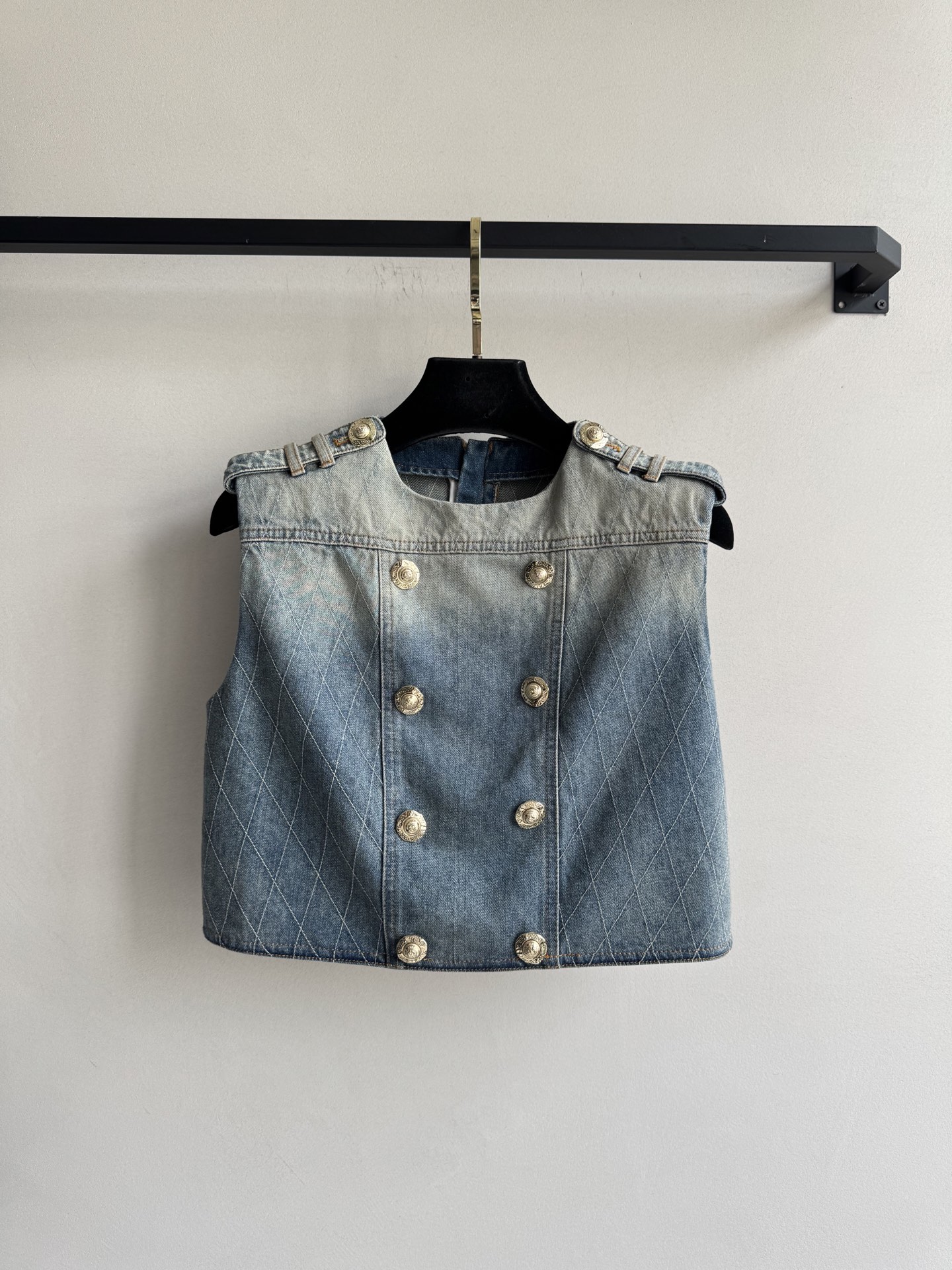 “Balmai* Package: Classic Gold Button Female Suit with Cowboy Vests” - 图片 1