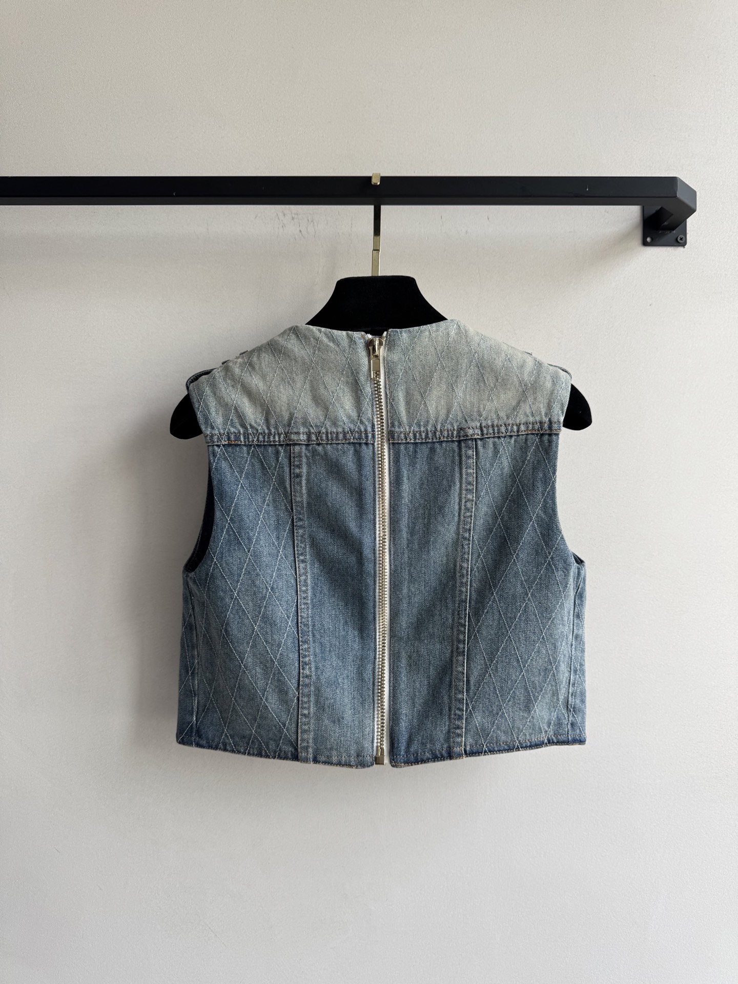 “Balmai* Package: Classic Gold Button Female Suit with Cowboy Vests” - 图片 2