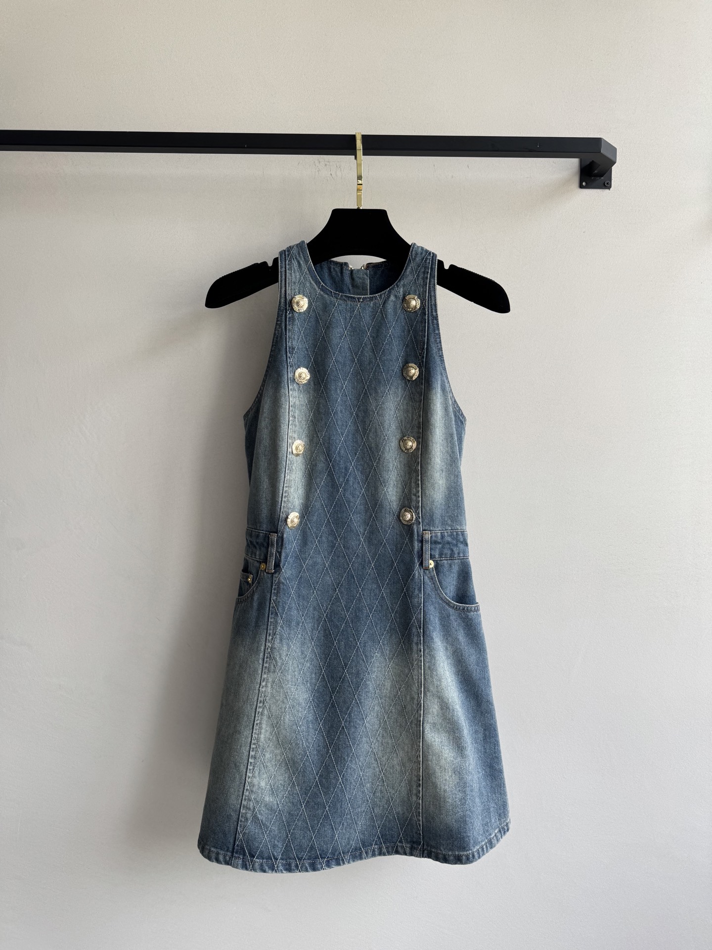 P828 original hard-core female suit, packing Balmai* new money, luxurious old money with classic gold buttons. SML
