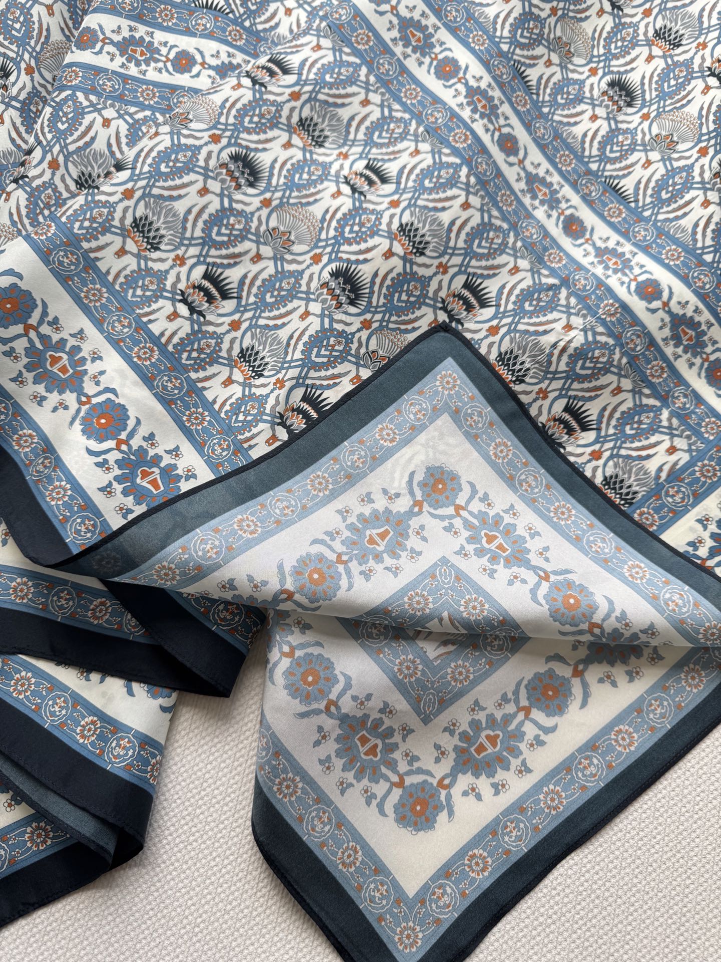 Luxurious Loro Piana Dress with Silk Details and Artichoke Pattern - 图片 8