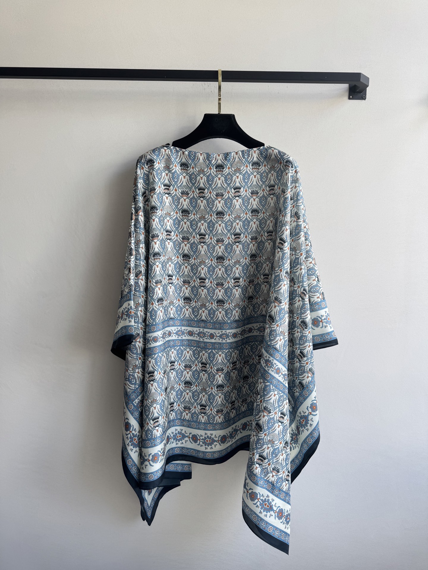 Luxurious Loro Piana Dress with Silk Details and Artichoke Pattern - 图片 1