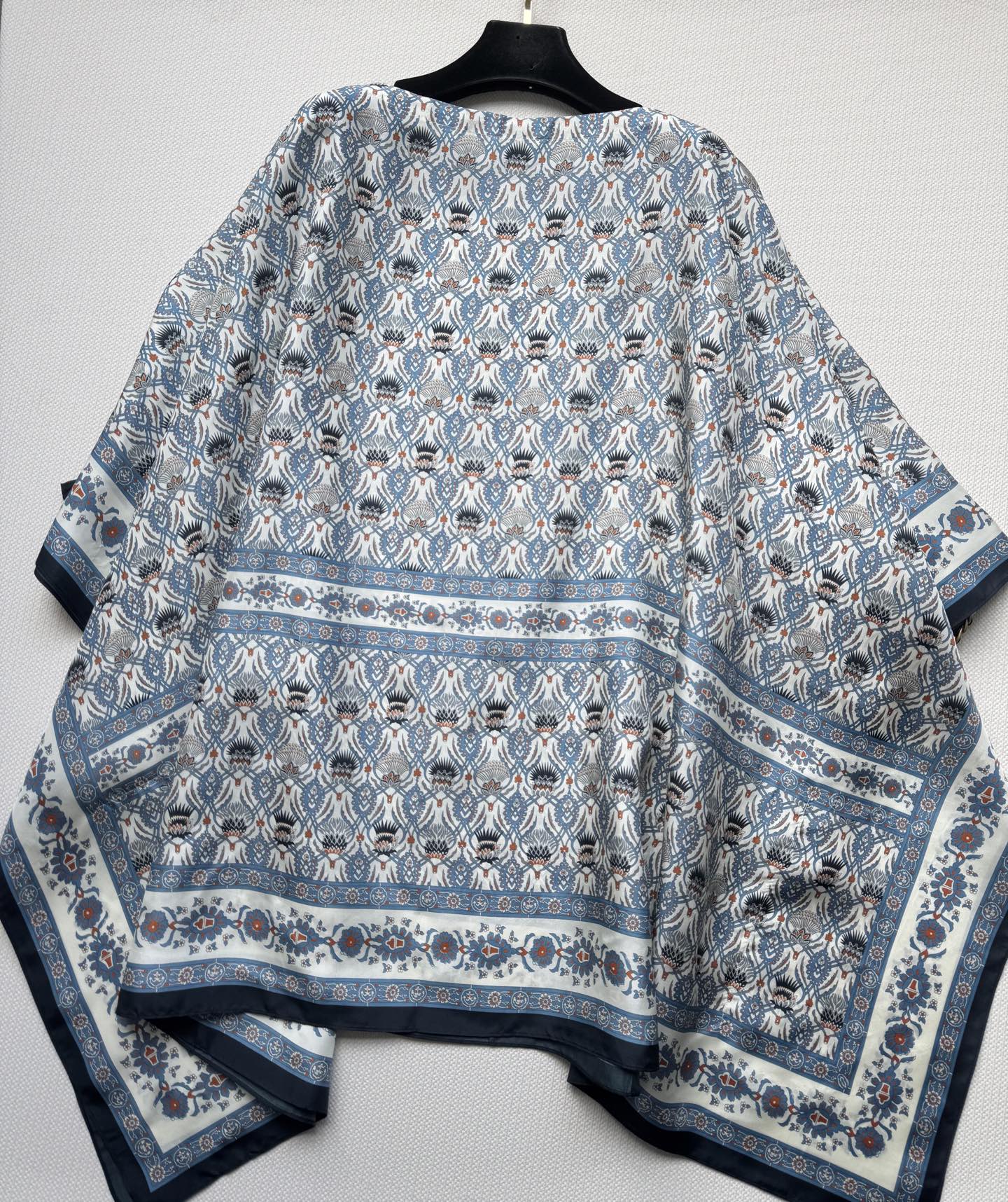 Luxurious Loro Piana Dress with Silk Details and Artichoke Pattern - 图片 3