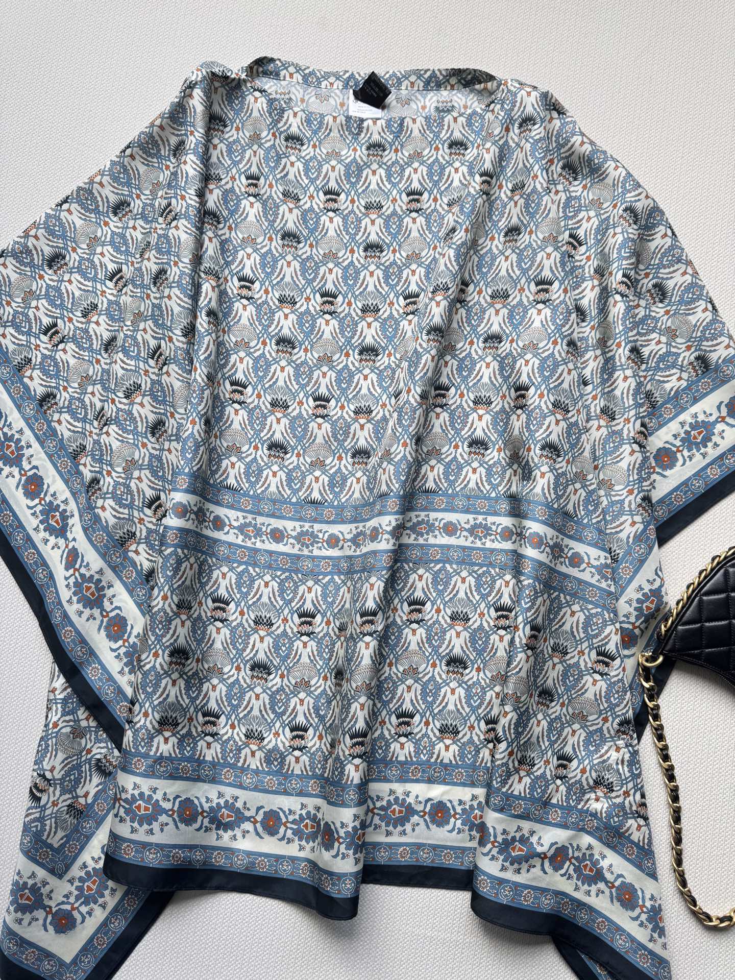 Luxurious Loro Piana Dress with Silk Details and Artichoke Pattern - 图片 4