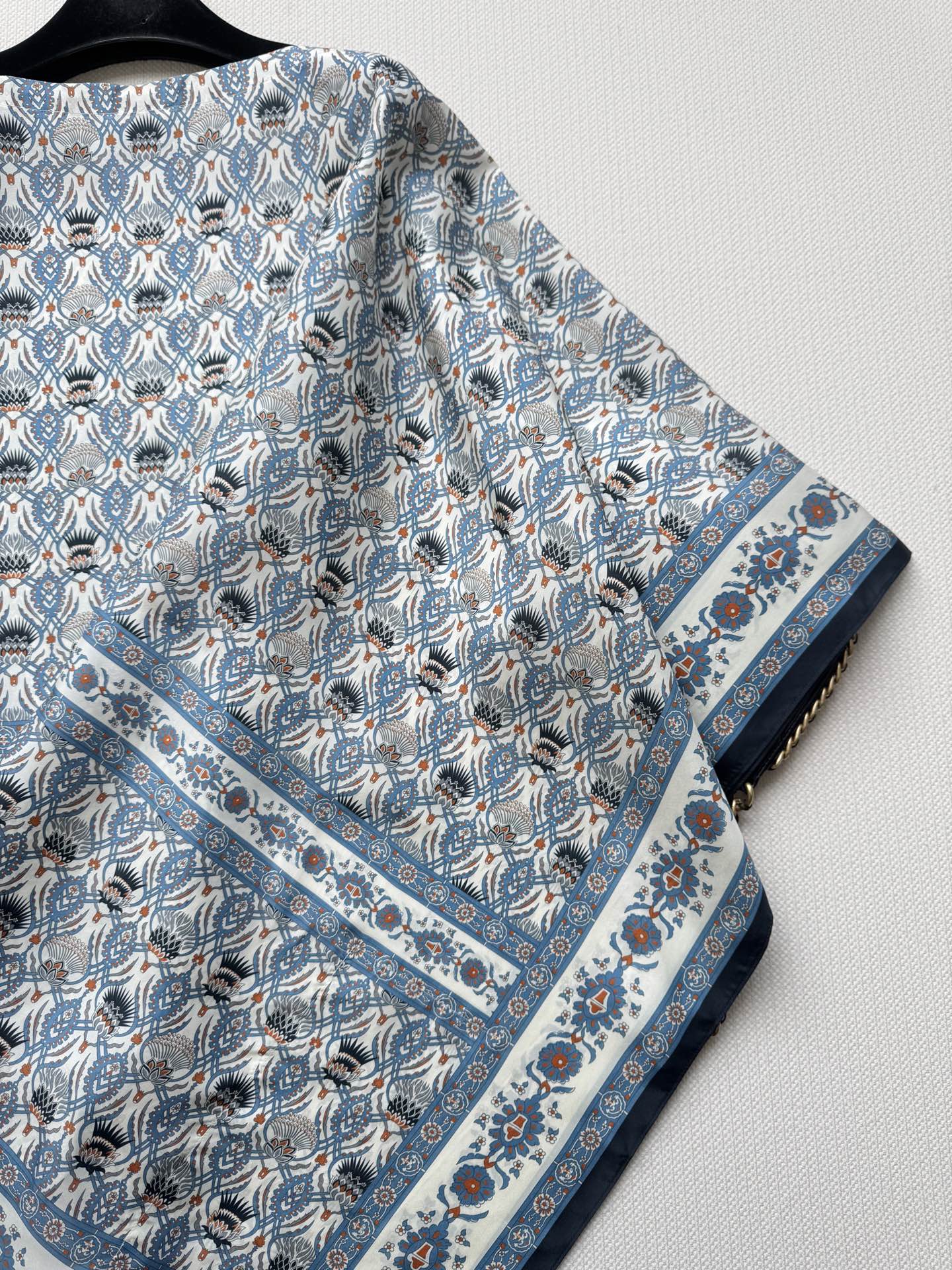Luxurious Loro Piana Dress with Silk Details and Artichoke Pattern - 图片 7