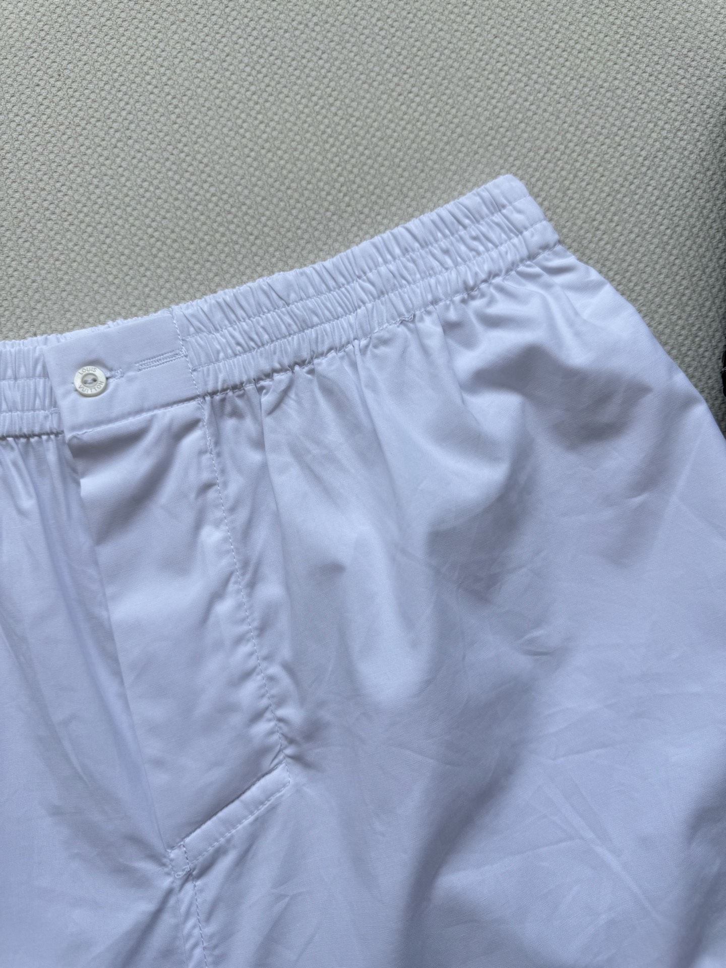 Fashionable One-Size-Fits-All Female Suit by P644 with Louis Vuitton Shorts – Elegant and Versatile - 图片 3