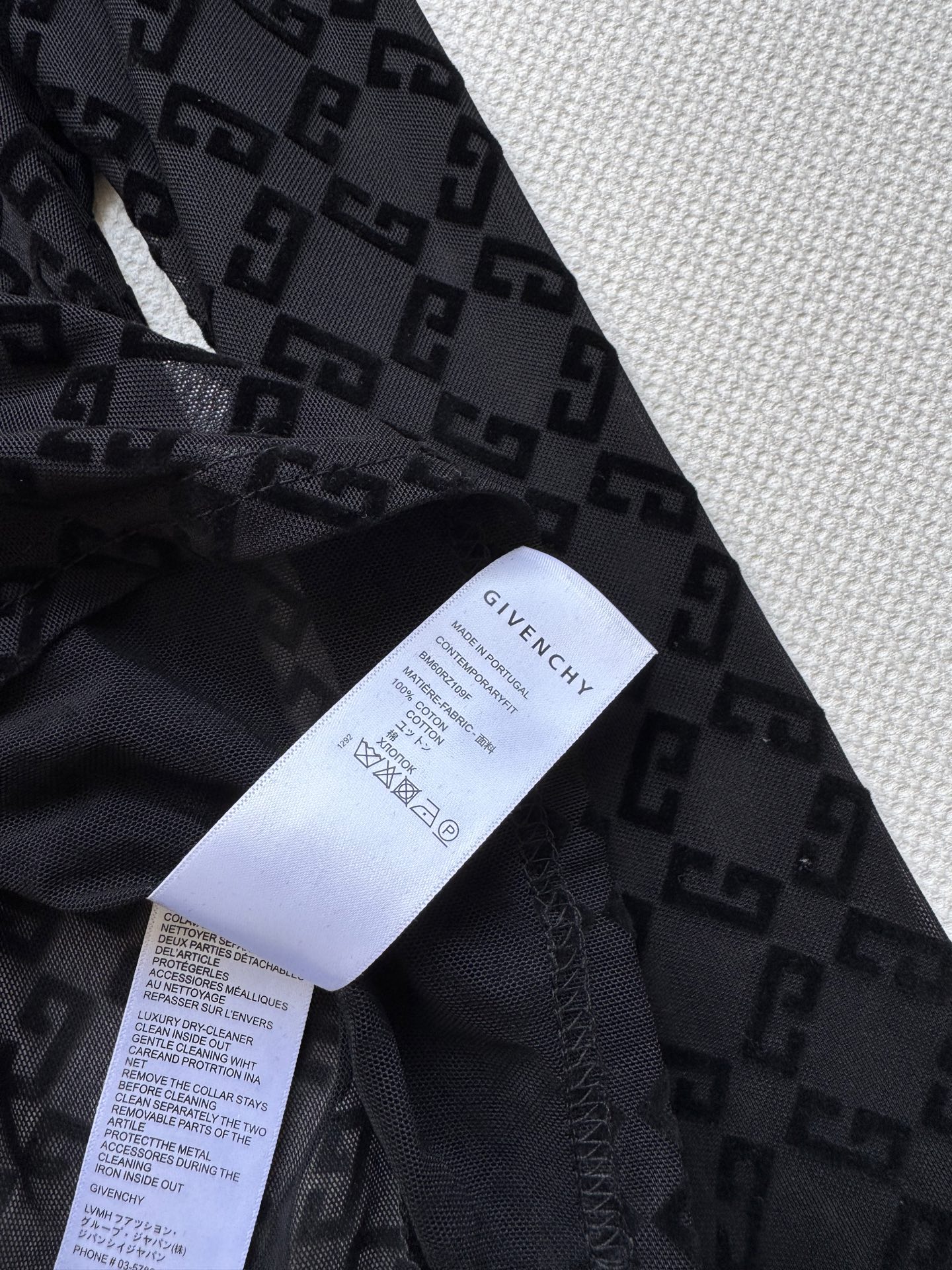 Stylish Givenchy Suit: First-rate Female Tailoring in New Netted Fabric - 图片 6