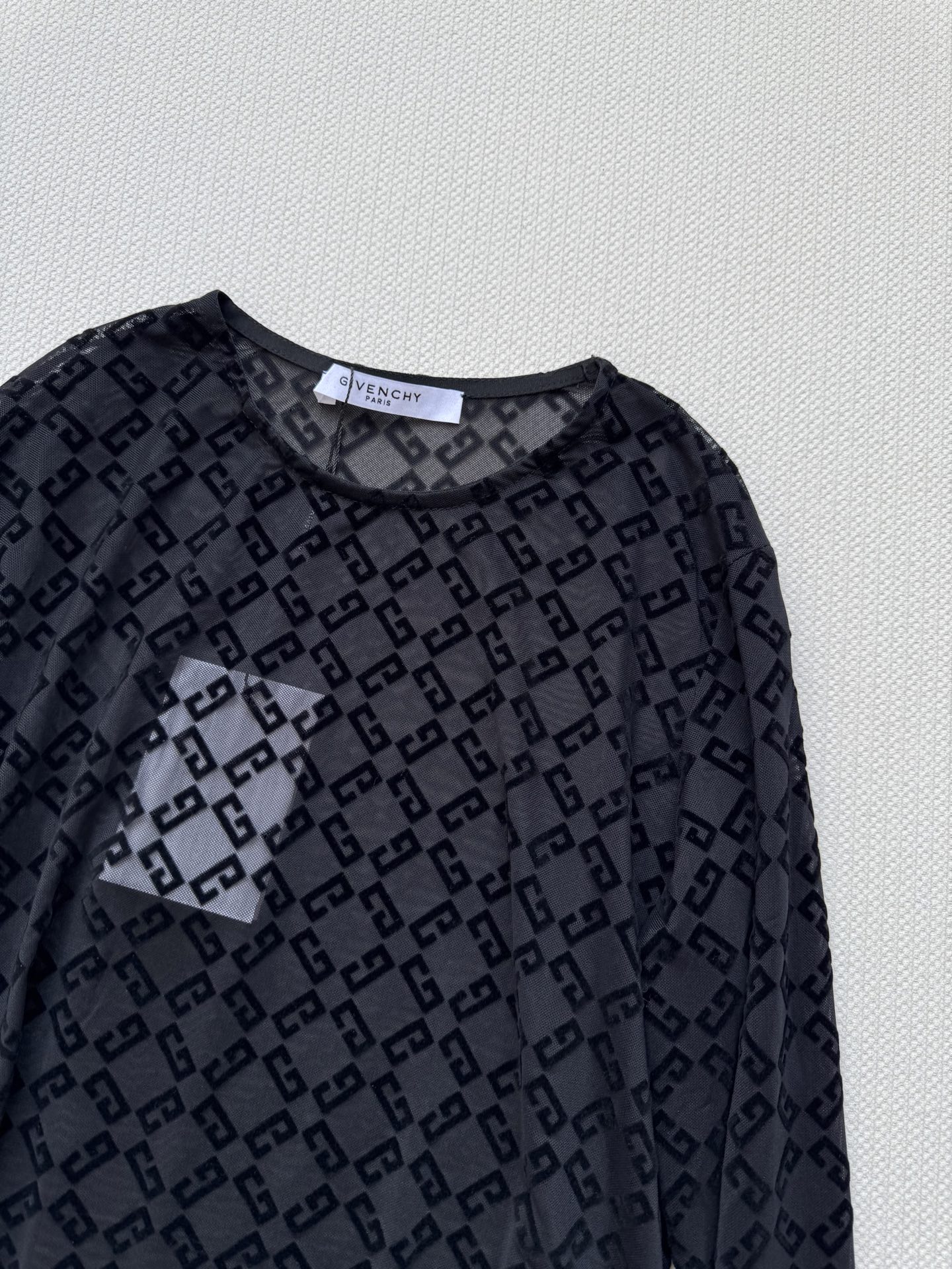 Stylish Givenchy Suit: First-rate Female Tailoring in New Netted Fabric - 图片 4