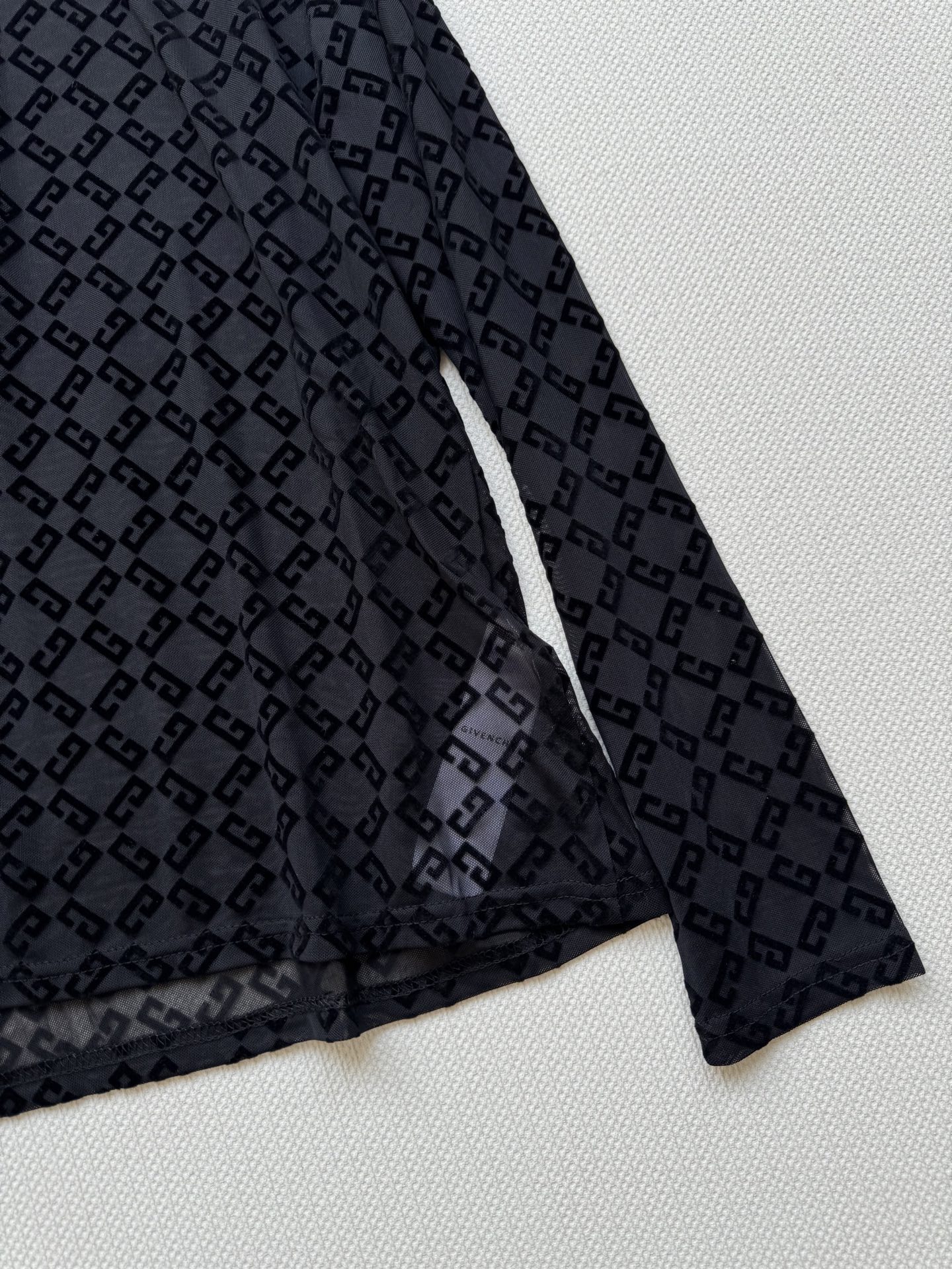 Stylish Givenchy Suit: First-rate Female Tailoring in New Netted Fabric - 图片 5