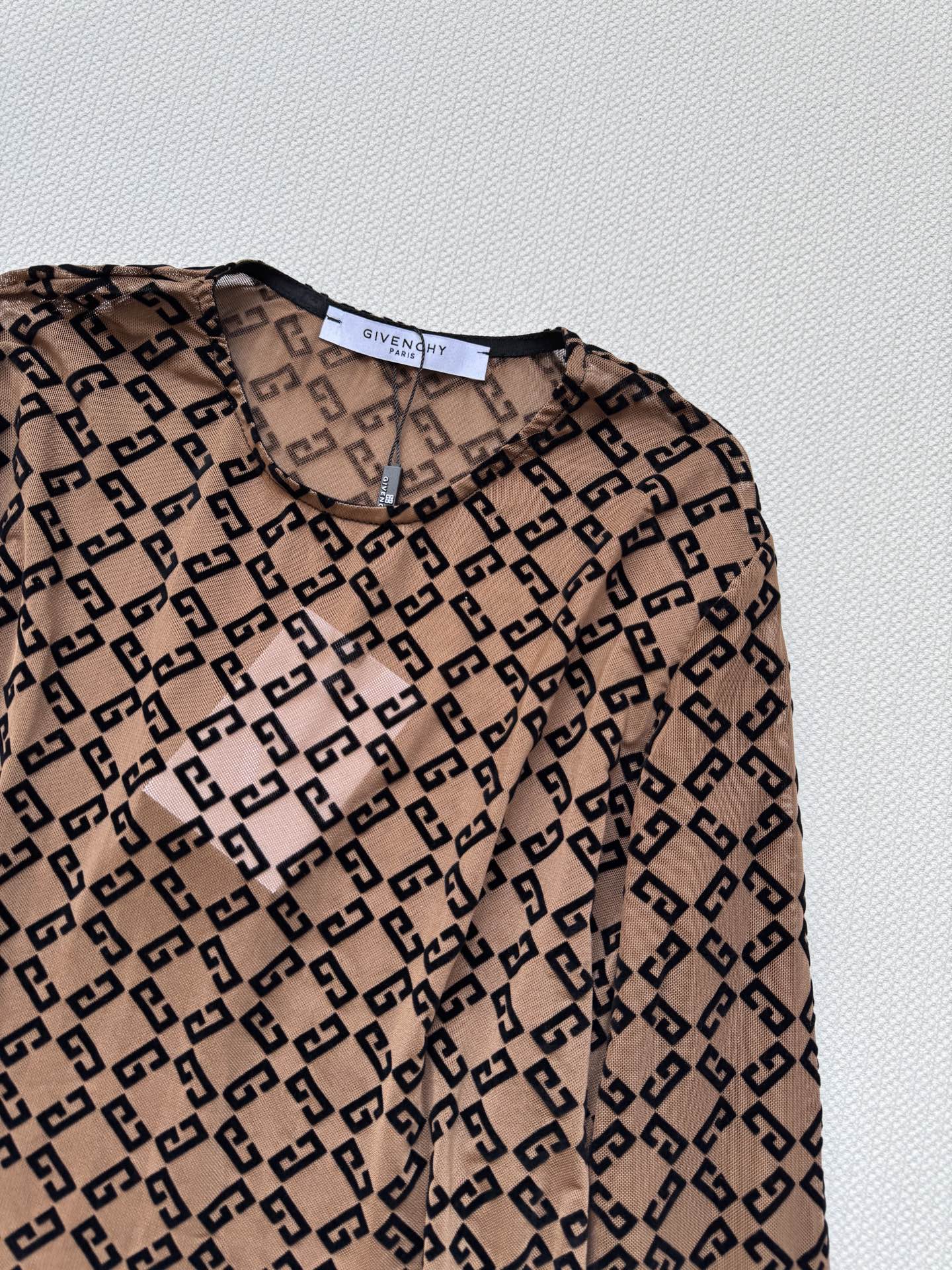Givenchy P483 Female Suit: One-Size-Fits-All, Netted Fabrics, 4 Colors (SML) - 图片 4