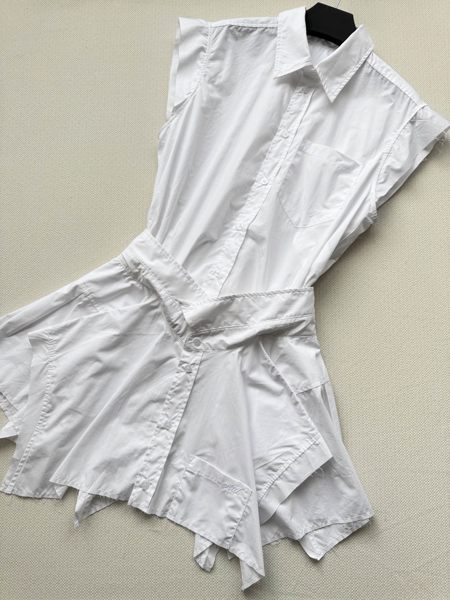 Stylish Alexander Wang 25FW Early Autumn Dress with Unique Details - 图片 3