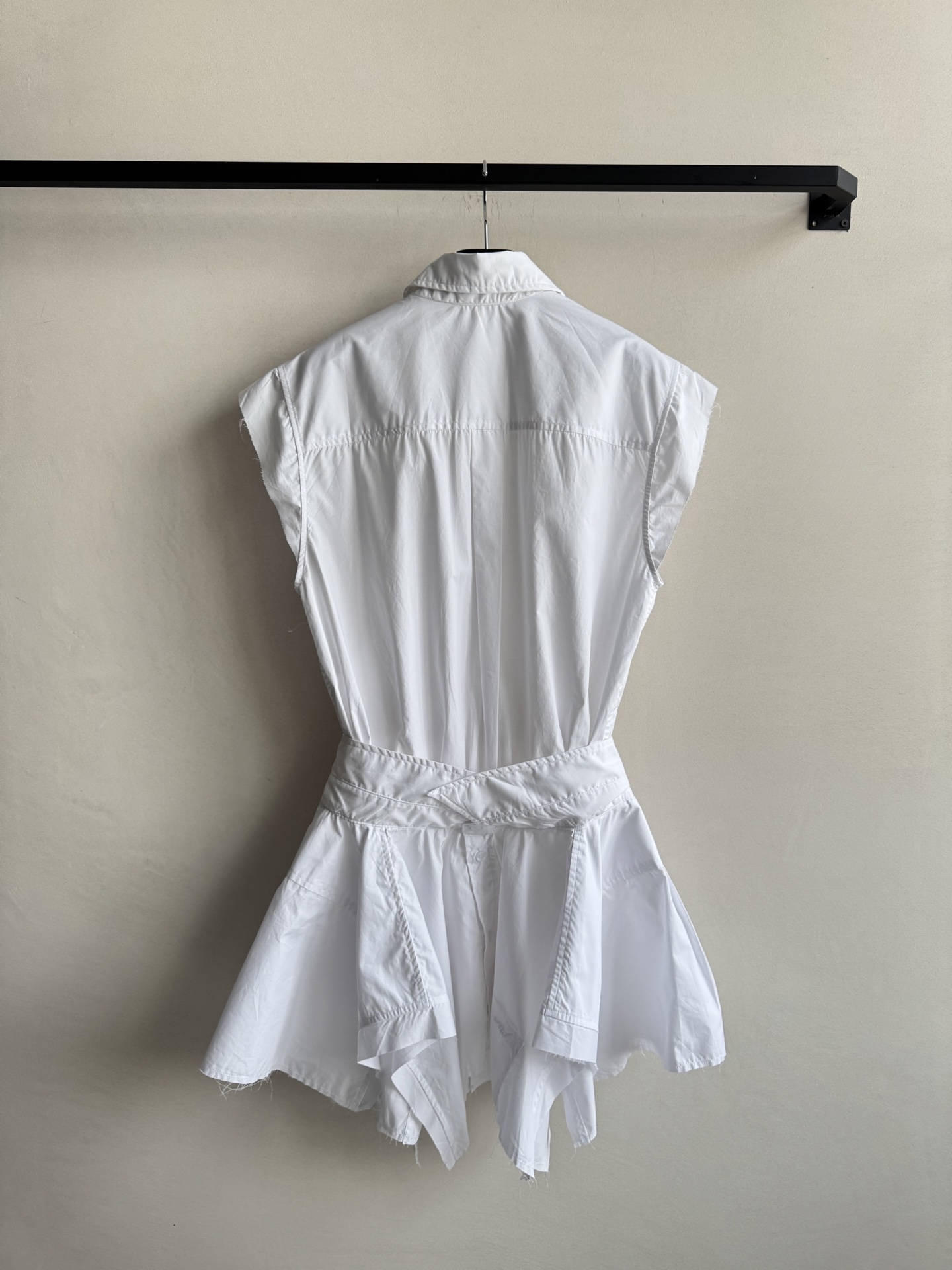 Stylish Alexander Wang 25FW Early Autumn Dress with Unique Details - 图片 2