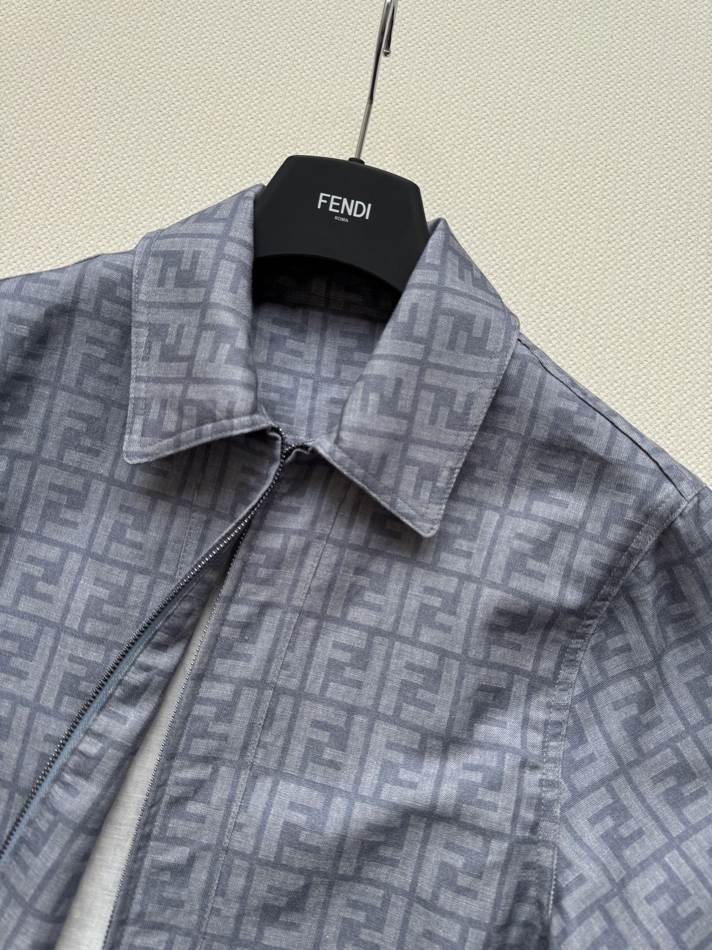 Fashionable Women’s Outfit: Original Hard-Core Design with Fend* Fabric and FF Pattern - 图片 6