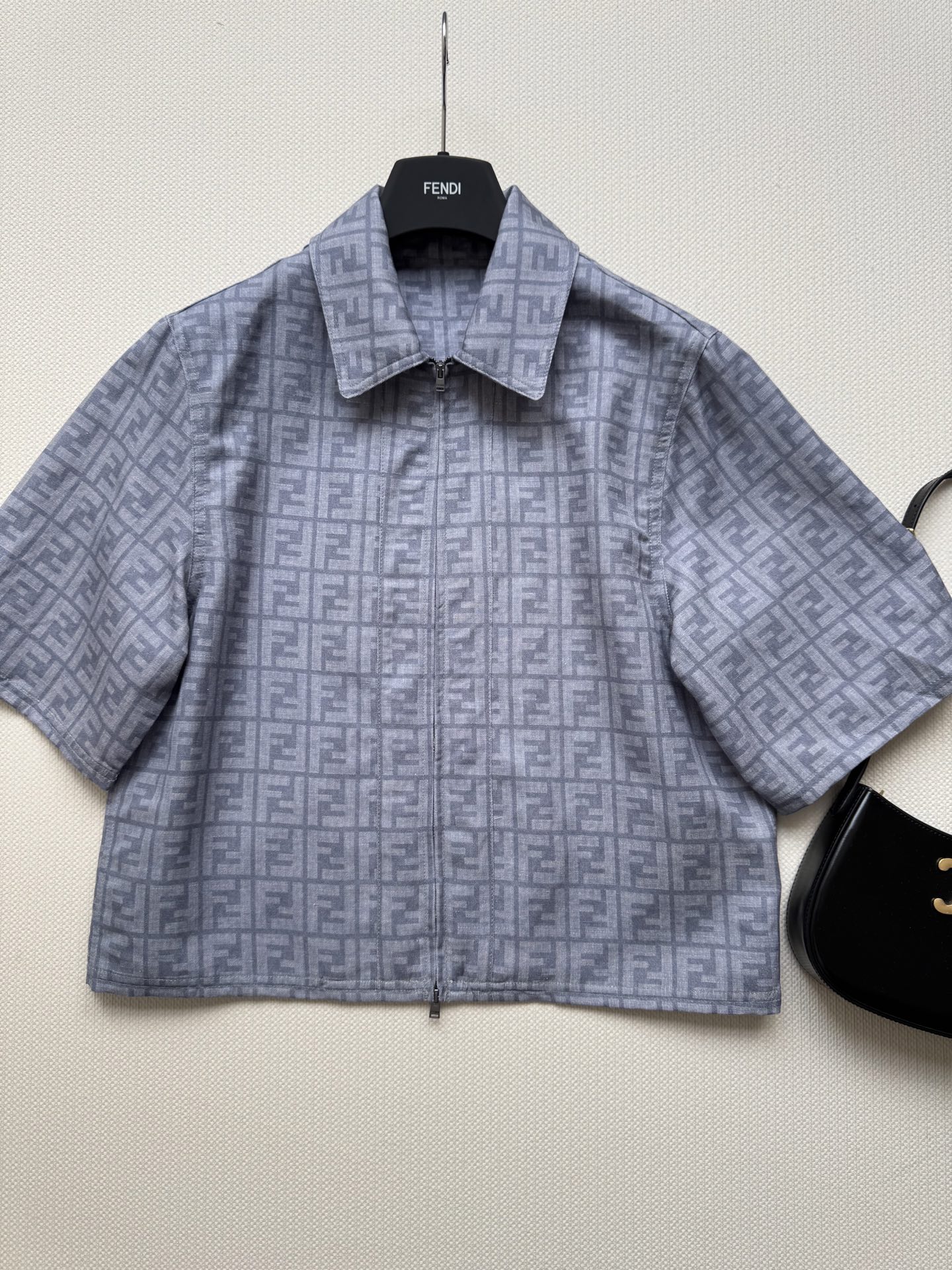 Fashionable Women’s Outfit: Original Hard-Core Design with Fend* Fabric and FF Pattern - 图片 3