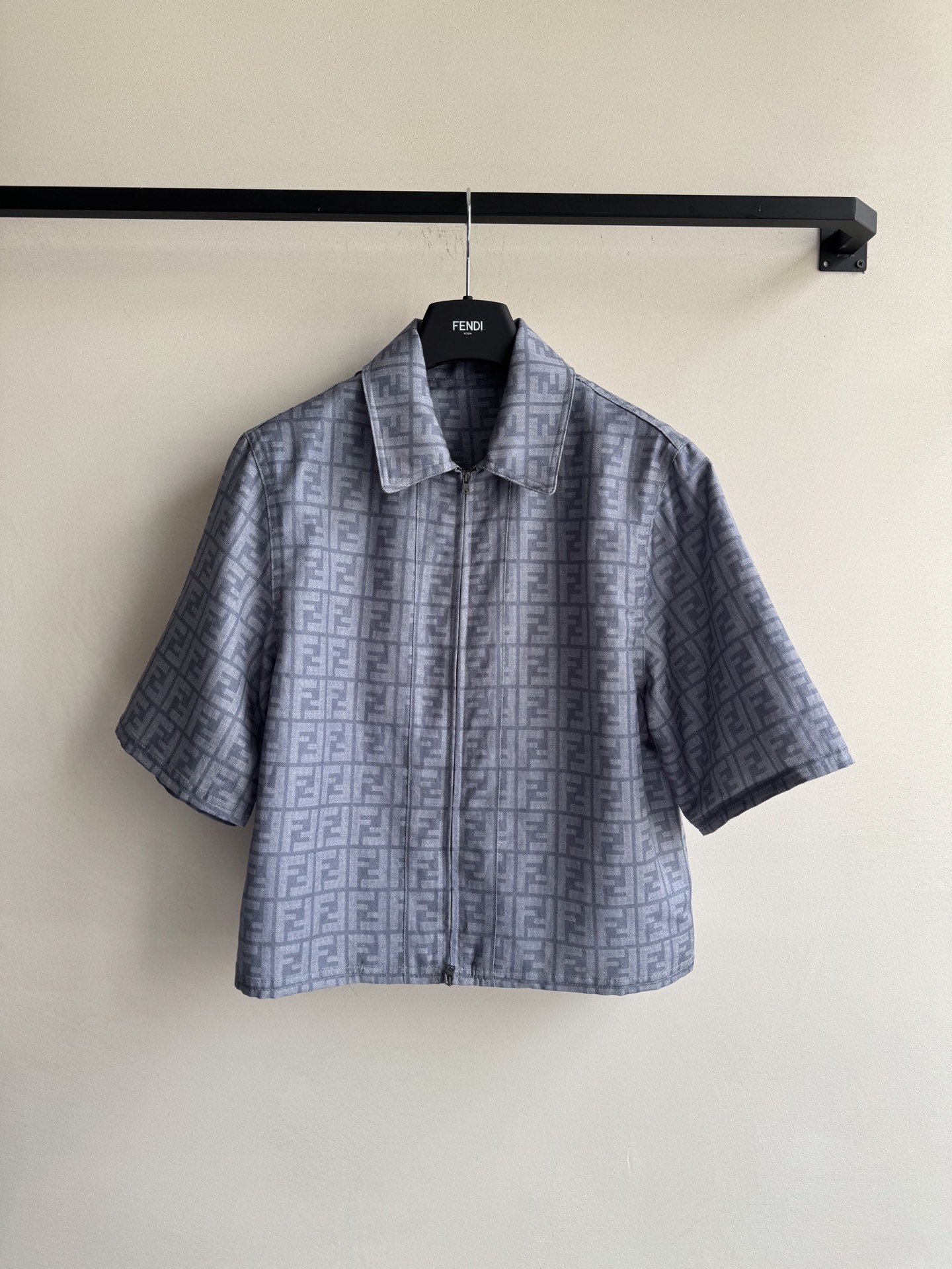 Fashionable Women’s Outfit: Original Hard-Core Design with Fend* Fabric and FF Pattern - 图片 1