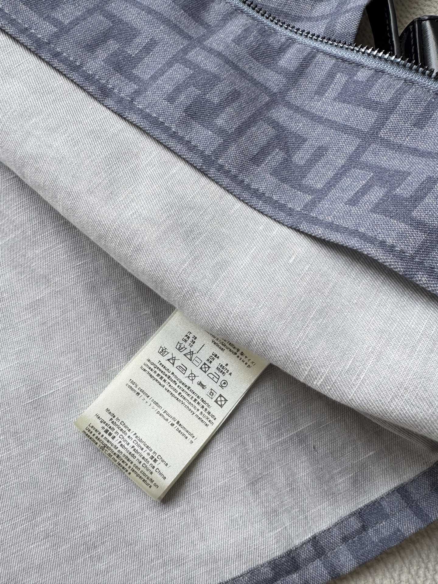 Fashionable Women’s Outfit: Original Hard-Core Design with Fend* Fabric and FF Pattern - 图片 9