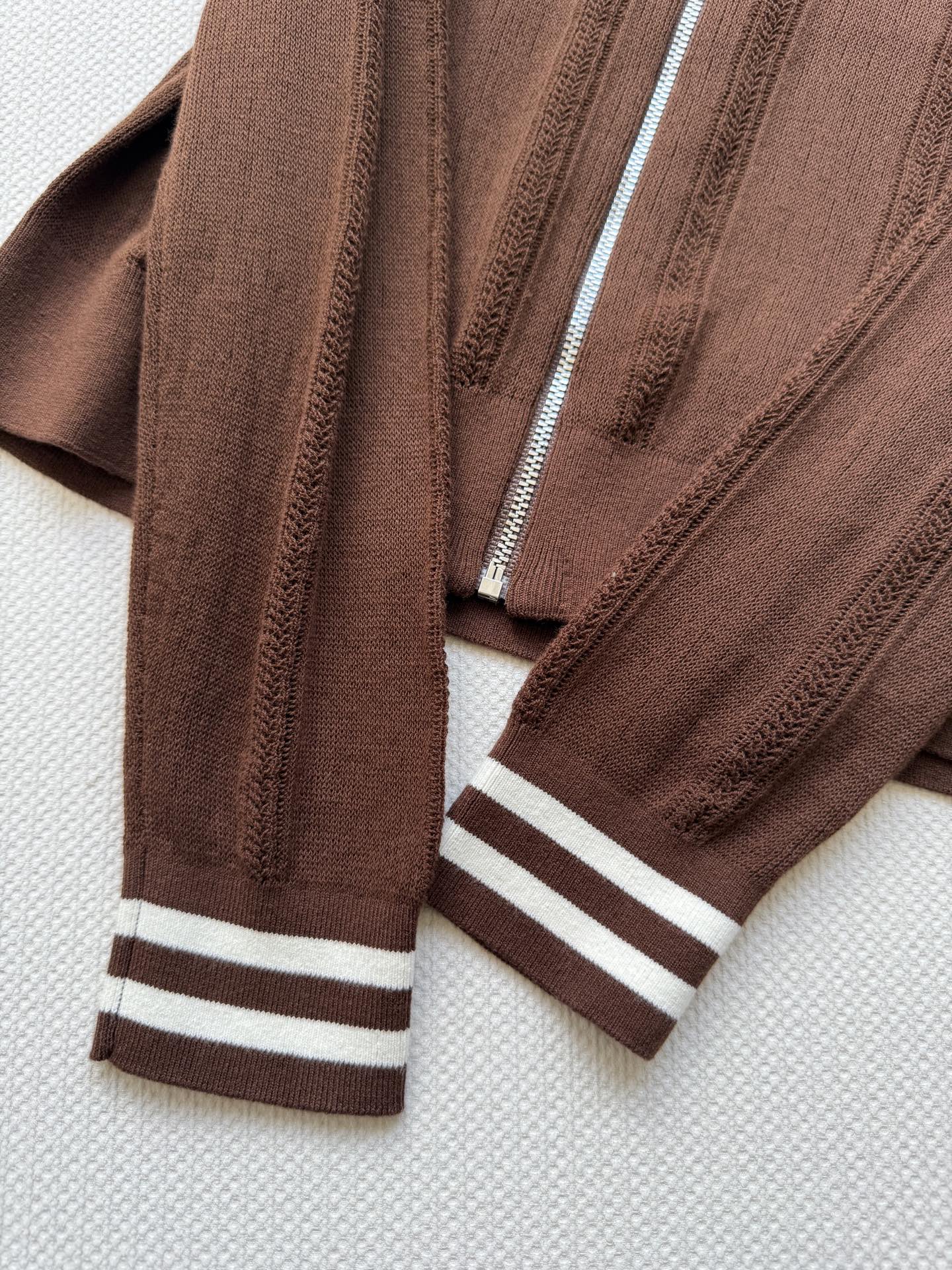 Miumi* 25Ss春夏新款 微标长袖拉链针织外套。原版开发 高版出品！羊毛纱线织造 柔软舒适 洋气显