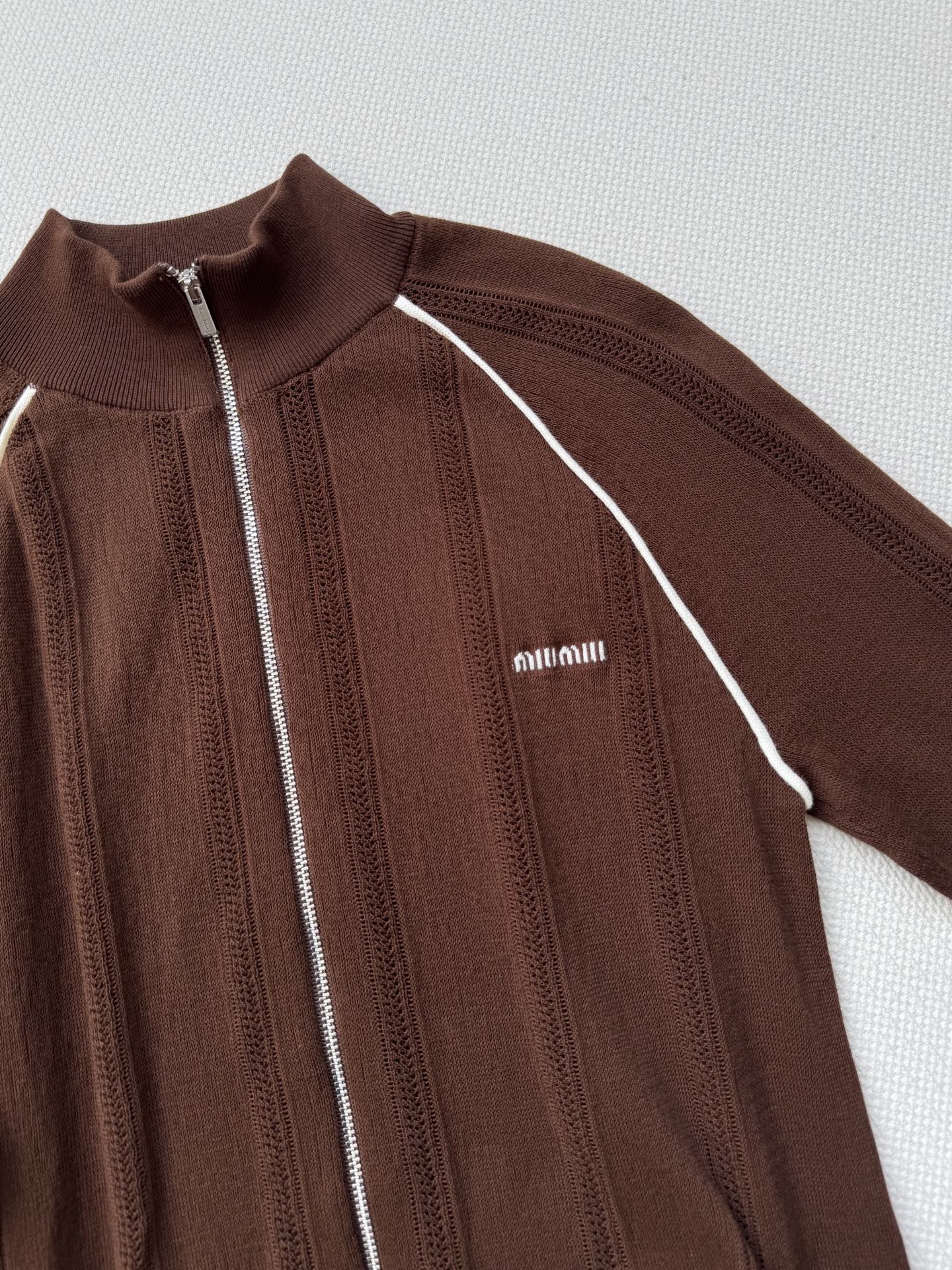 Miumi* 25Ss春夏新款 微标长袖拉链针织外套。原版开发 高版出品！羊毛纱线织造 柔软舒适 洋气显