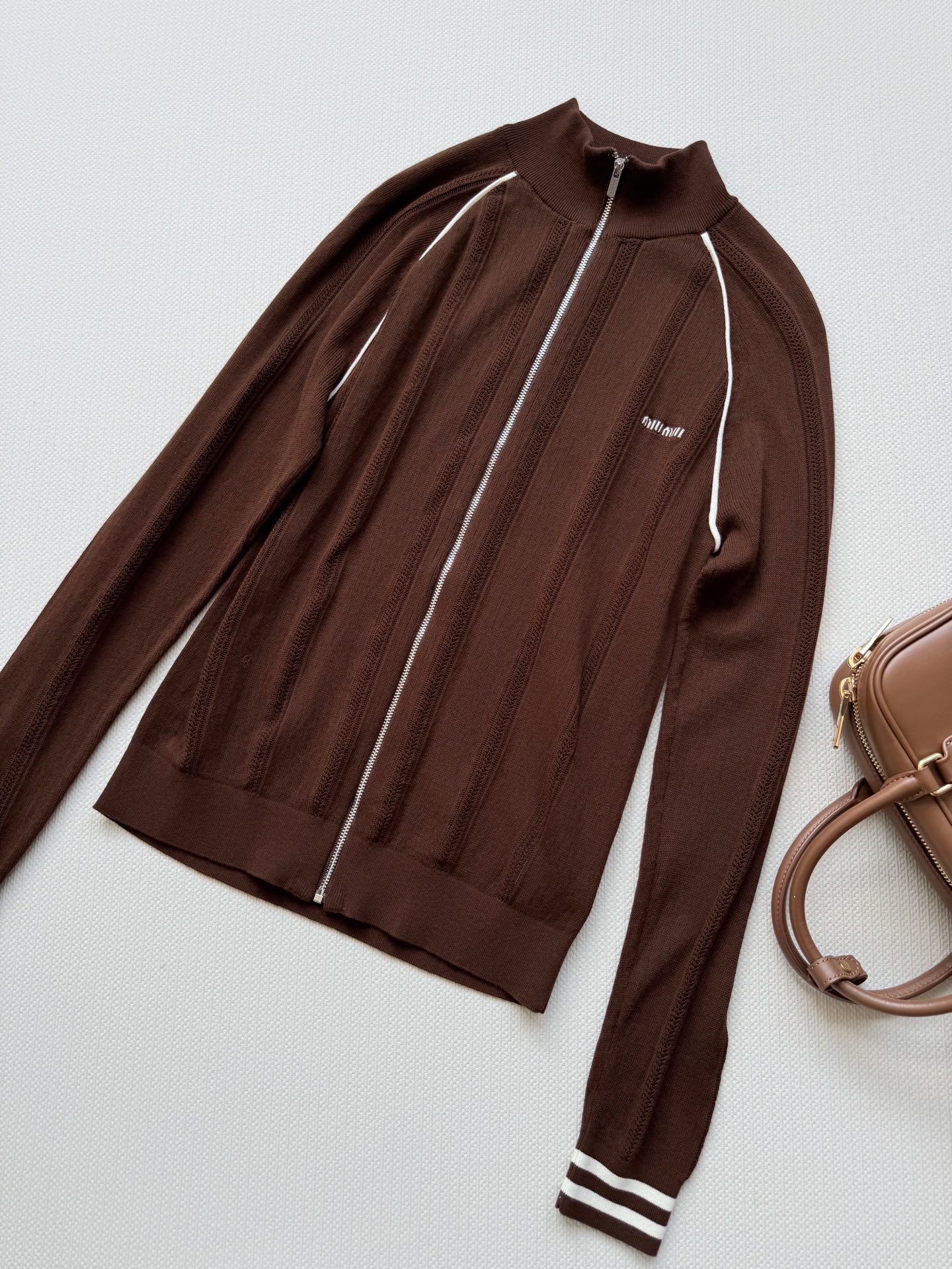 Miumi* 25Ss春夏新款 微标长袖拉链针织外套。原版开发 高版出品！羊毛纱线织造 柔软舒适 洋气显