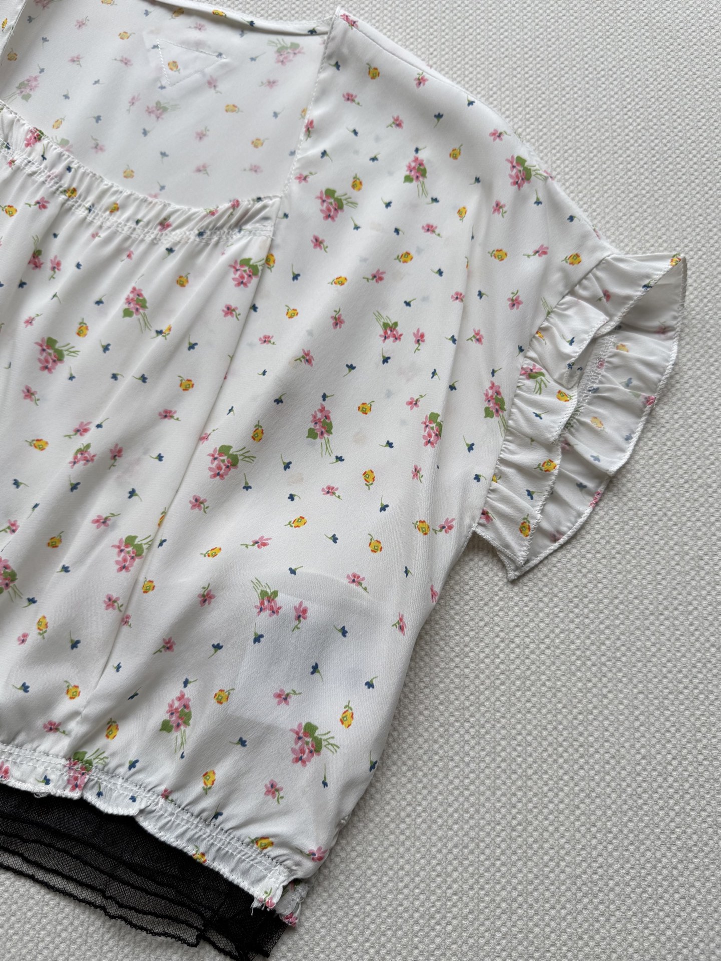 Prada Floral Print Silk Blouse with Ruffle Sleeves - Spring Collection 6 i1752382047385 340 0 3