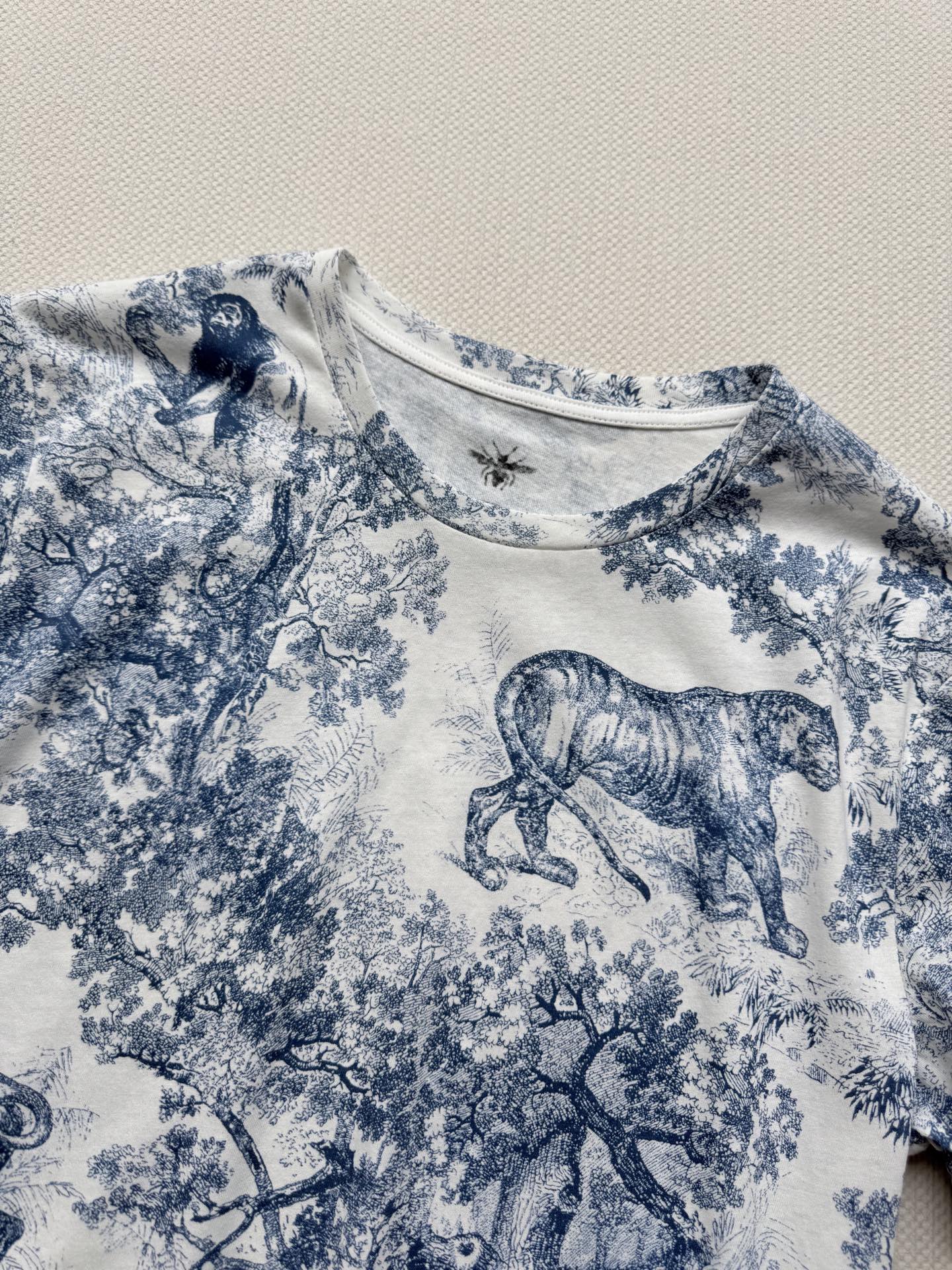 Dior Riviera T-Shirt with Toile de Jouy Sauvage Print - White & Lily Green 5 i1752383283186 3831 0 3