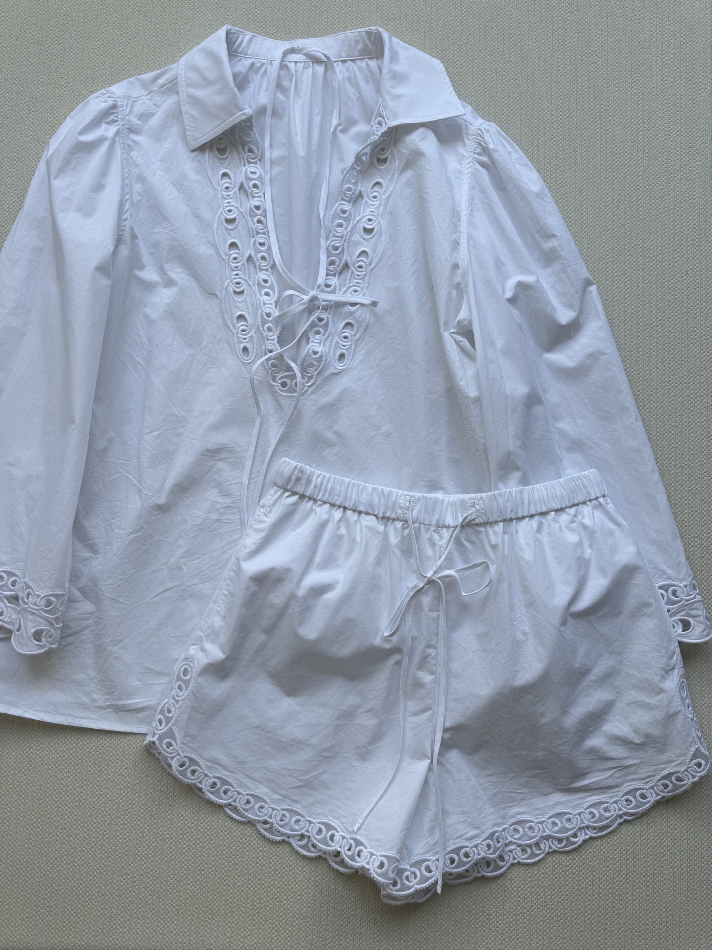 “Original Hard-Core Female Suit with Gucci Package and Embroidery Details” - 图片 6