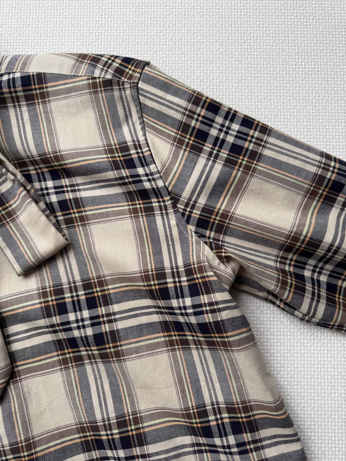 Saint Laurent’s Classic Graft Shirts in Original Hard-Core Female Suit – SML Collection - 图片 5