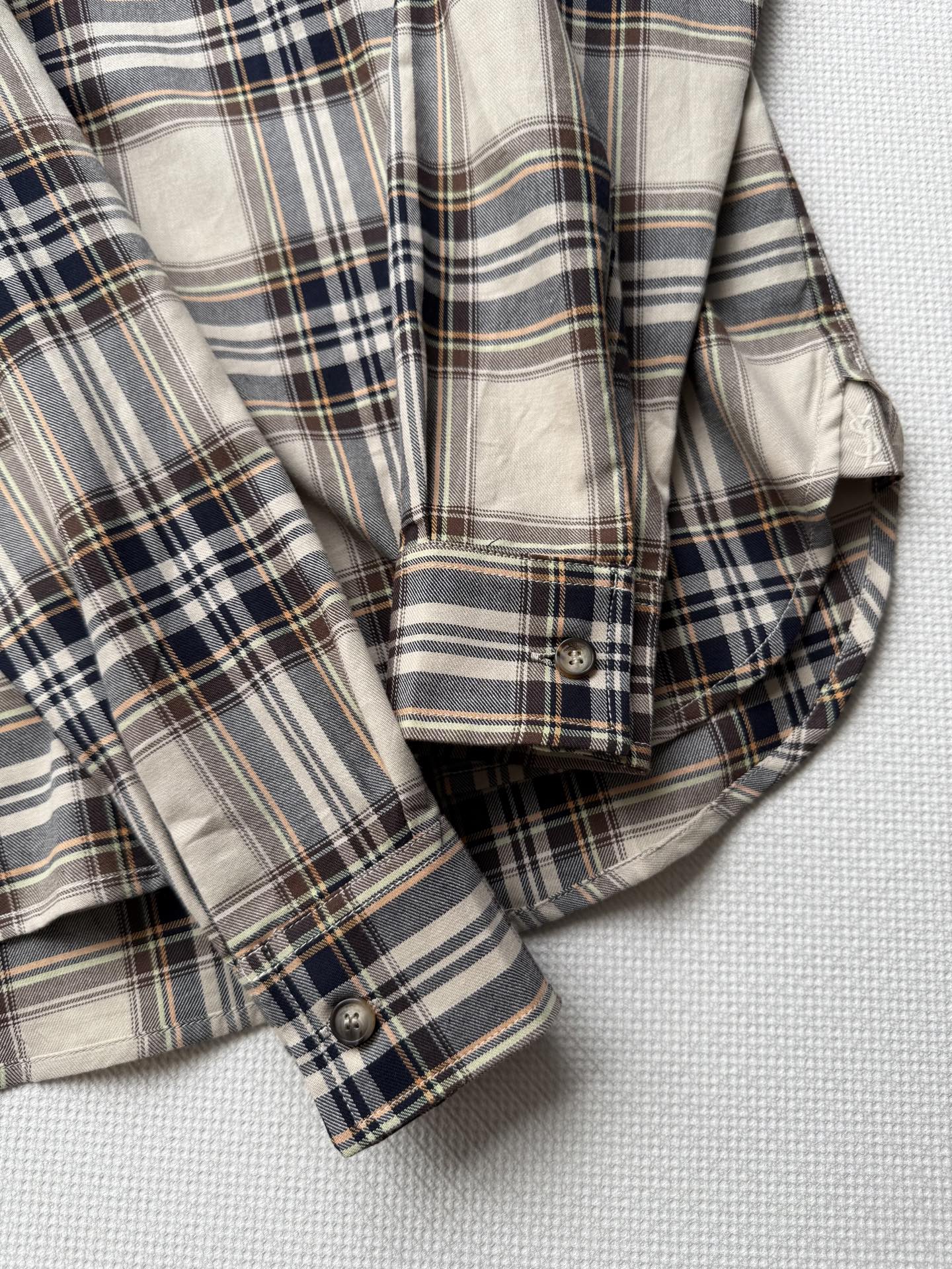 Saint Laurent’s Classic Graft Shirts in Original Hard-Core Female Suit – SML Collection - 图片 6