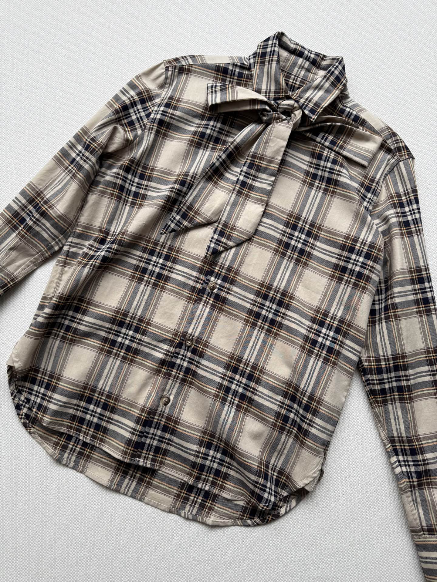 Saint Laurent’s Classic Graft Shirts in Original Hard-Core Female Suit – SML Collection - 图片 3