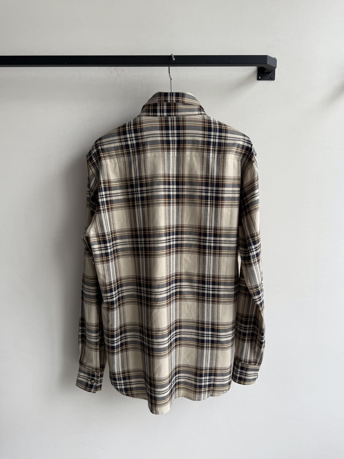 Saint Laurent’s Classic Graft Shirts in Original Hard-Core Female Suit – SML Collection - 图片 2