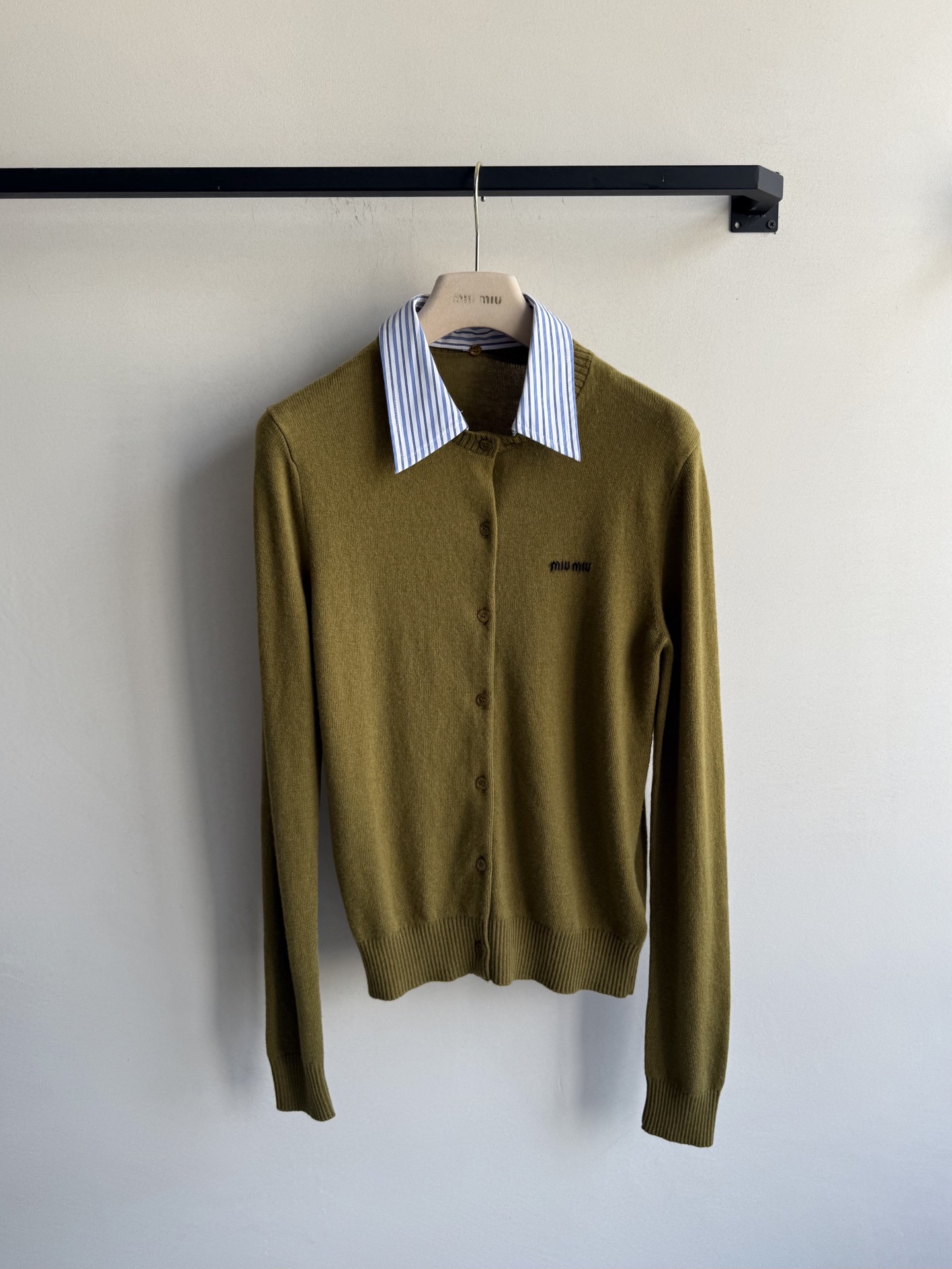 Miumi*2025新品撞色假两件针织开衫定制YB羊毛纱线织造 舒适软糯 弹力十足 假两件针织开衫 条纹