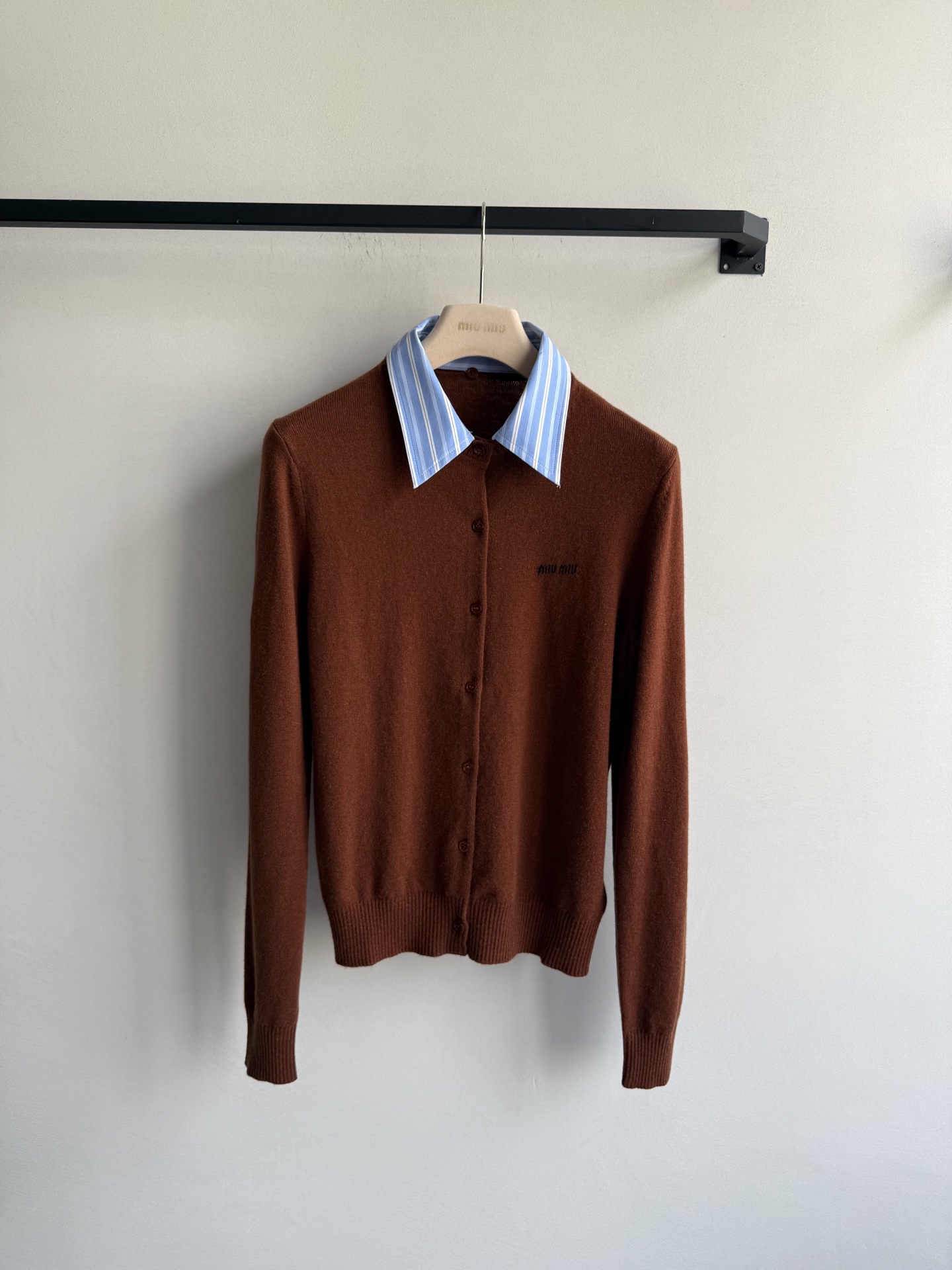 Miumi*2025新品撞色假两件针织开衫定制YB羊毛纱线织造 舒适软糯 弹力十足 假两件针织开衫 条纹