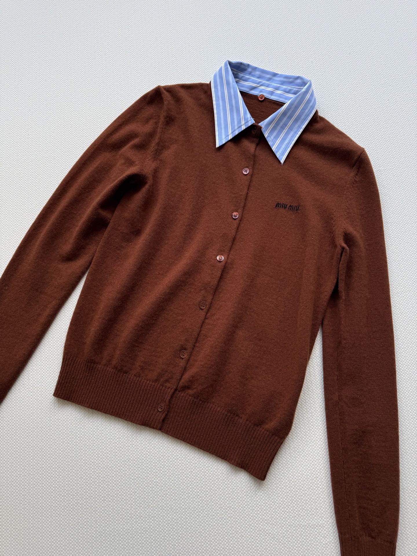 Miumi*2025新品撞色假两件针织开衫定制YB羊毛纱线织造 舒适软糯 弹力十足 假两件针织开衫 条纹