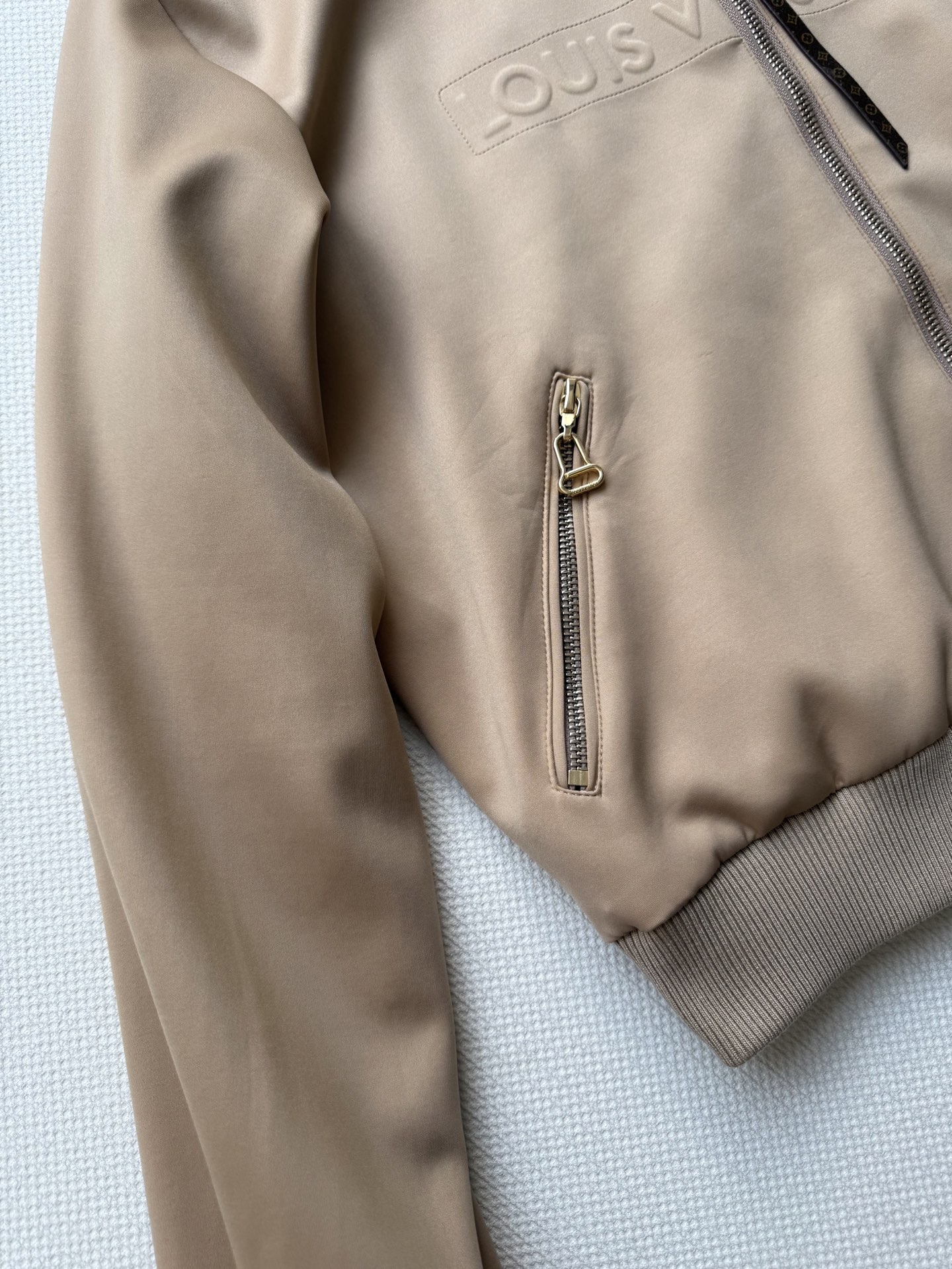 Louis Vuitto*🆕2025新品立领空气棉夹克外套🧥原版开发 高版出品 透气舒适 金属配饰都是原