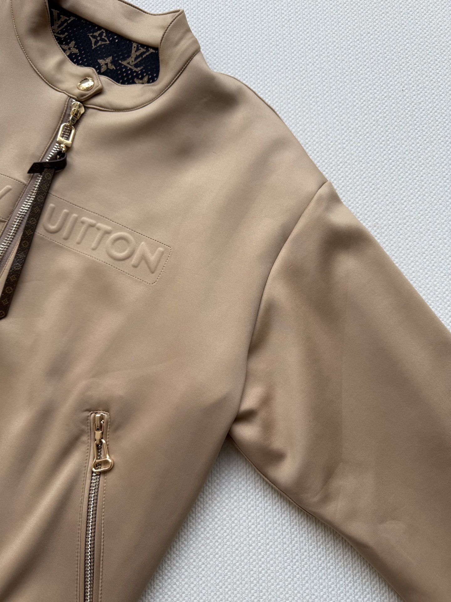 Louis Vuitto*🆕2025新品立领空气棉夹克外套🧥原版开发 高版出品 透气舒适 金属配饰都是原