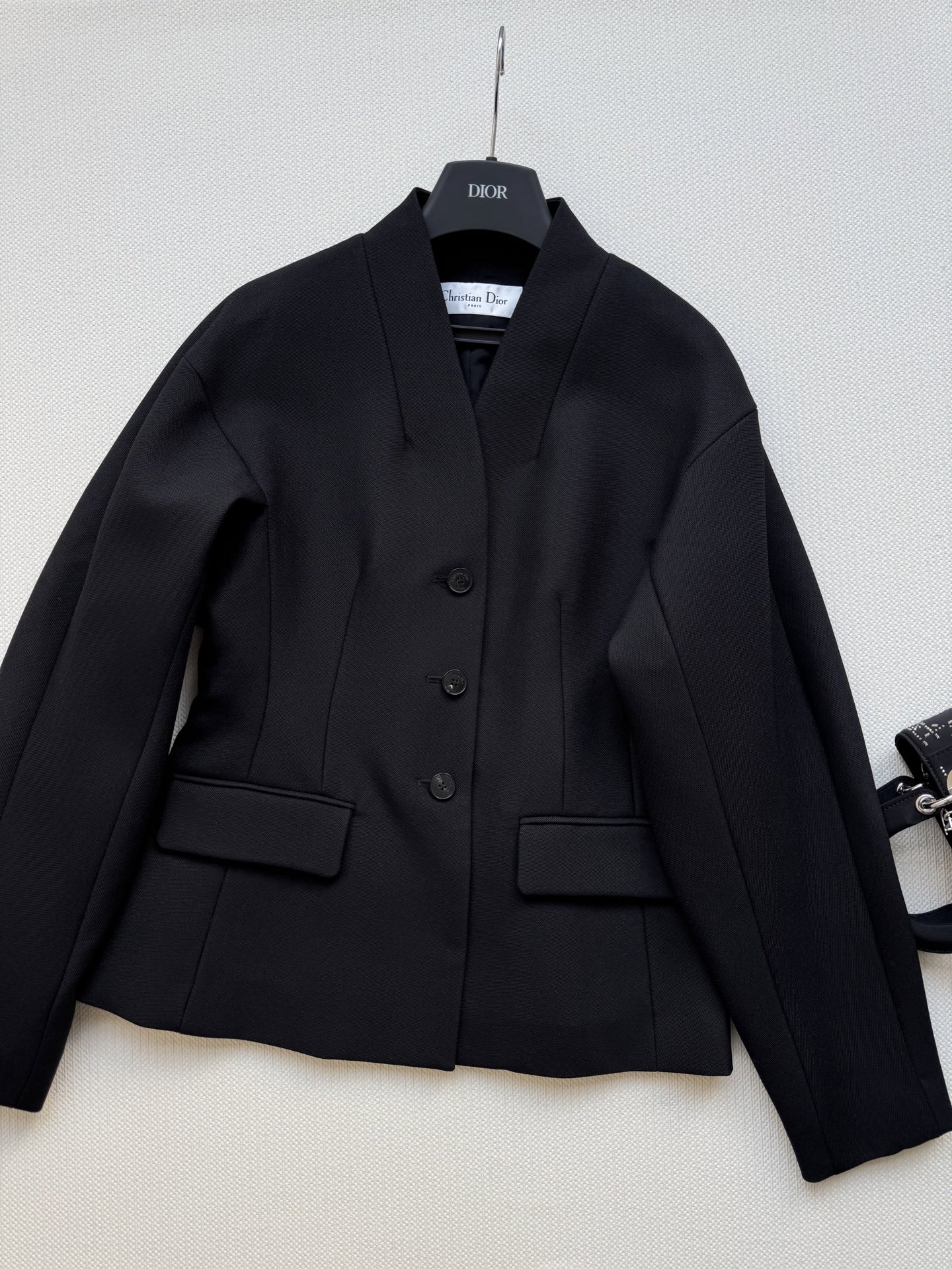 Dio*🆕小外套，丝毛面料，里衬真丝面料透气舒适，质感很显品质，简约的剪裁很显大气上身干净干练，超洋气的