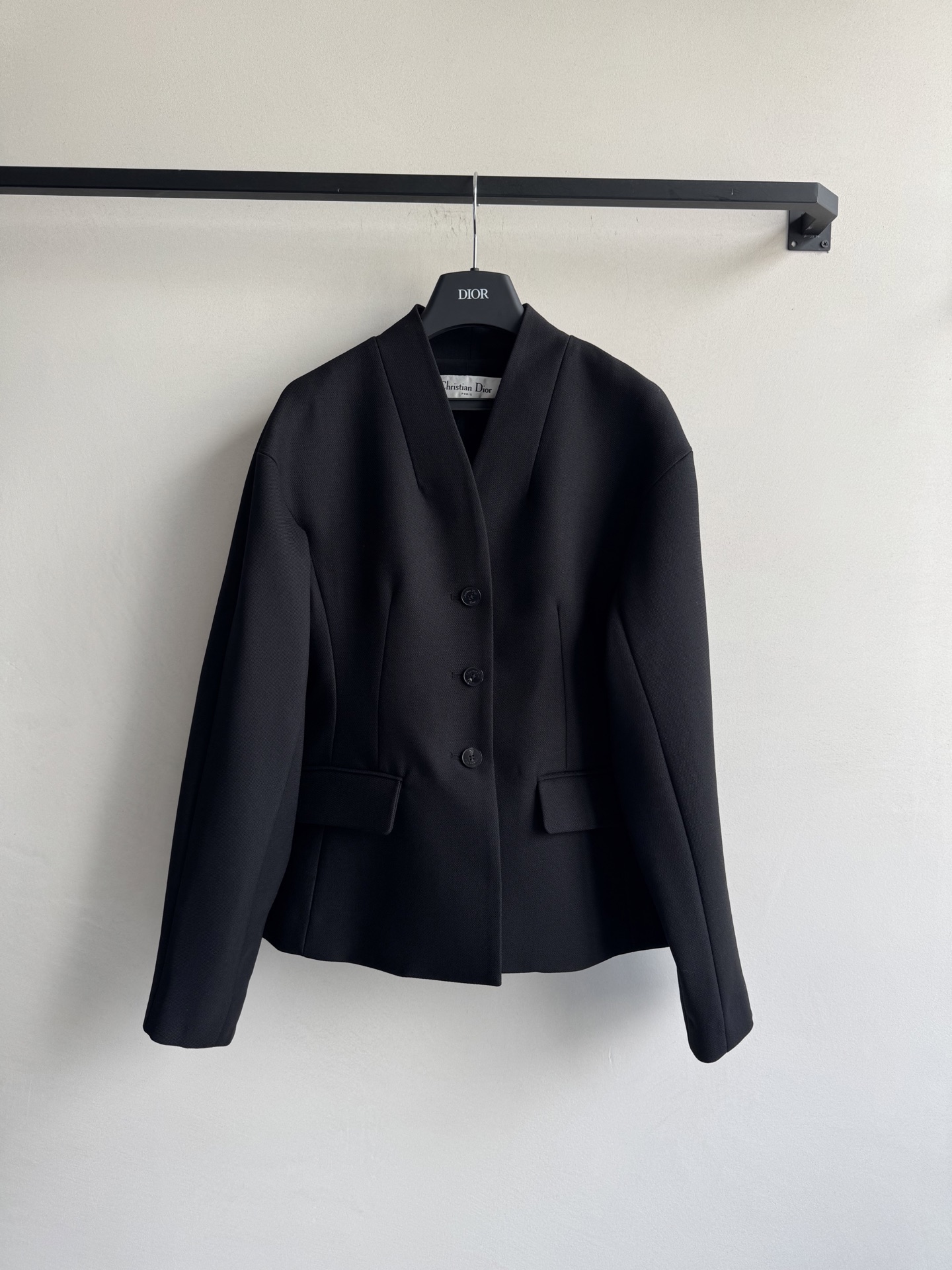 Dio*🆕小外套，丝毛面料，里衬真丝面料透气舒适，质感很显品质，简约的剪裁很显大气上身干净干练，超洋气的