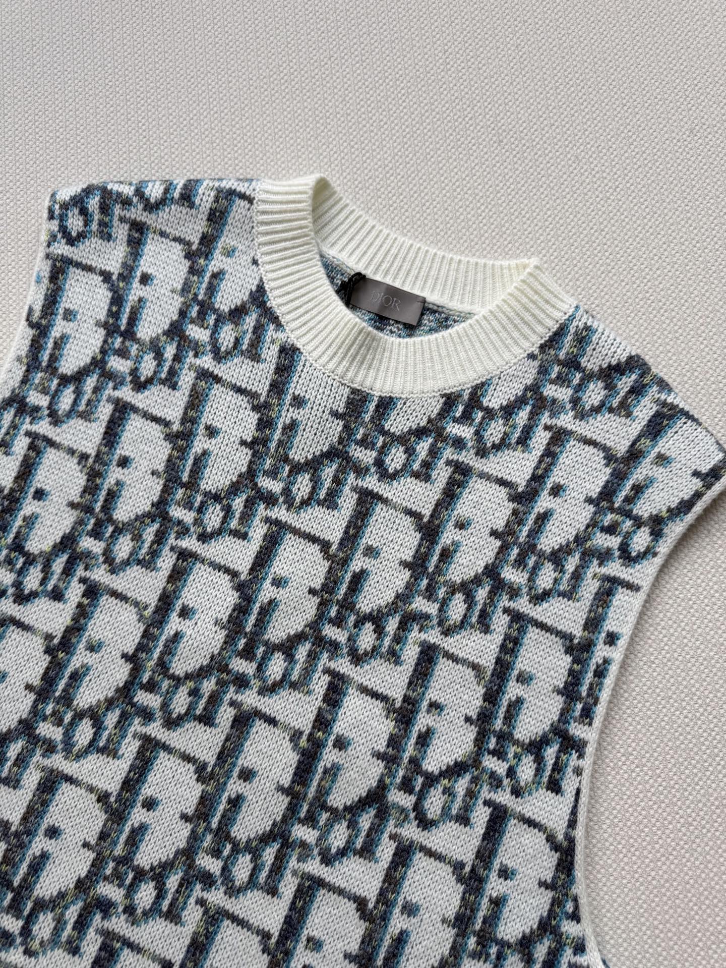 DIOR*25 Women's Wool Vest: Relaxed Fit with Embroidered Logo - S, M, L 5 i1753508058269 5762 0 3