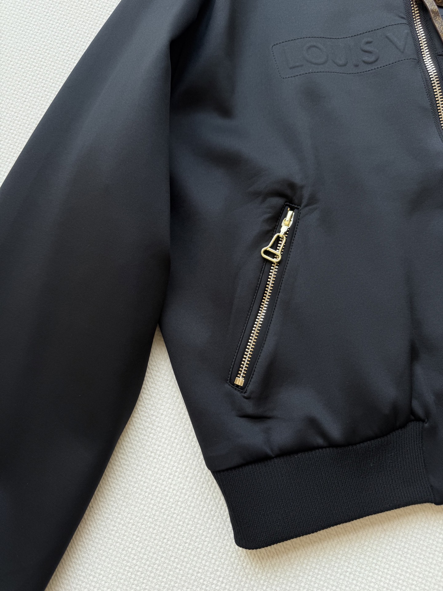 Louis Vuitto*🆕2025新品立领空气棉夹克外套🧥原版开发 高版出品 透气舒适 金属配饰都是原