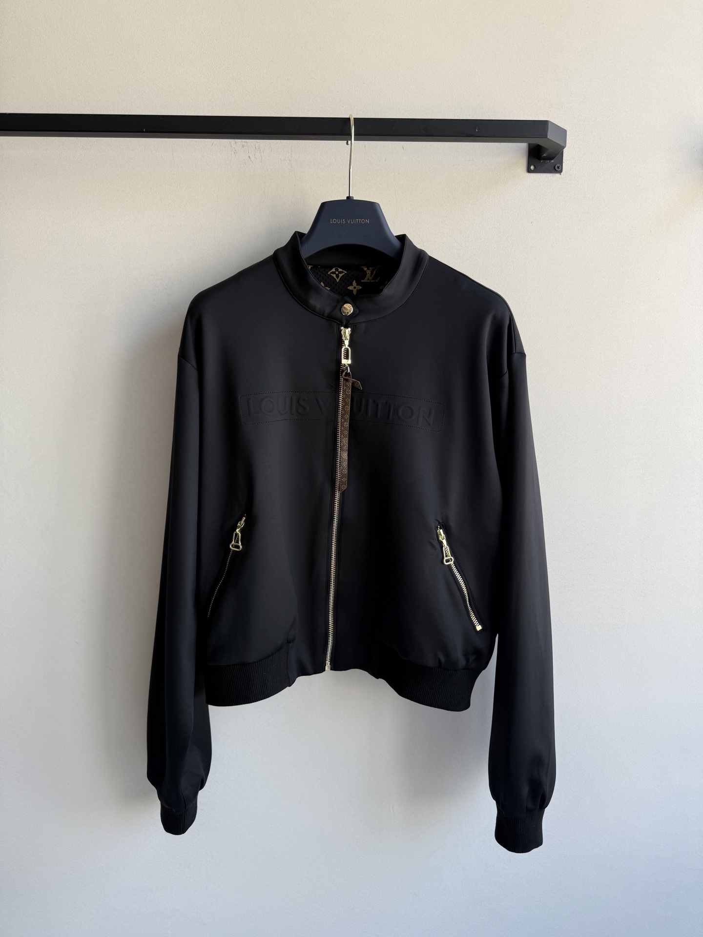 Louis Vuitto*🆕2025新品立领空气棉夹克外套🧥原版开发 高版出品 透气舒适 金属配饰都是原