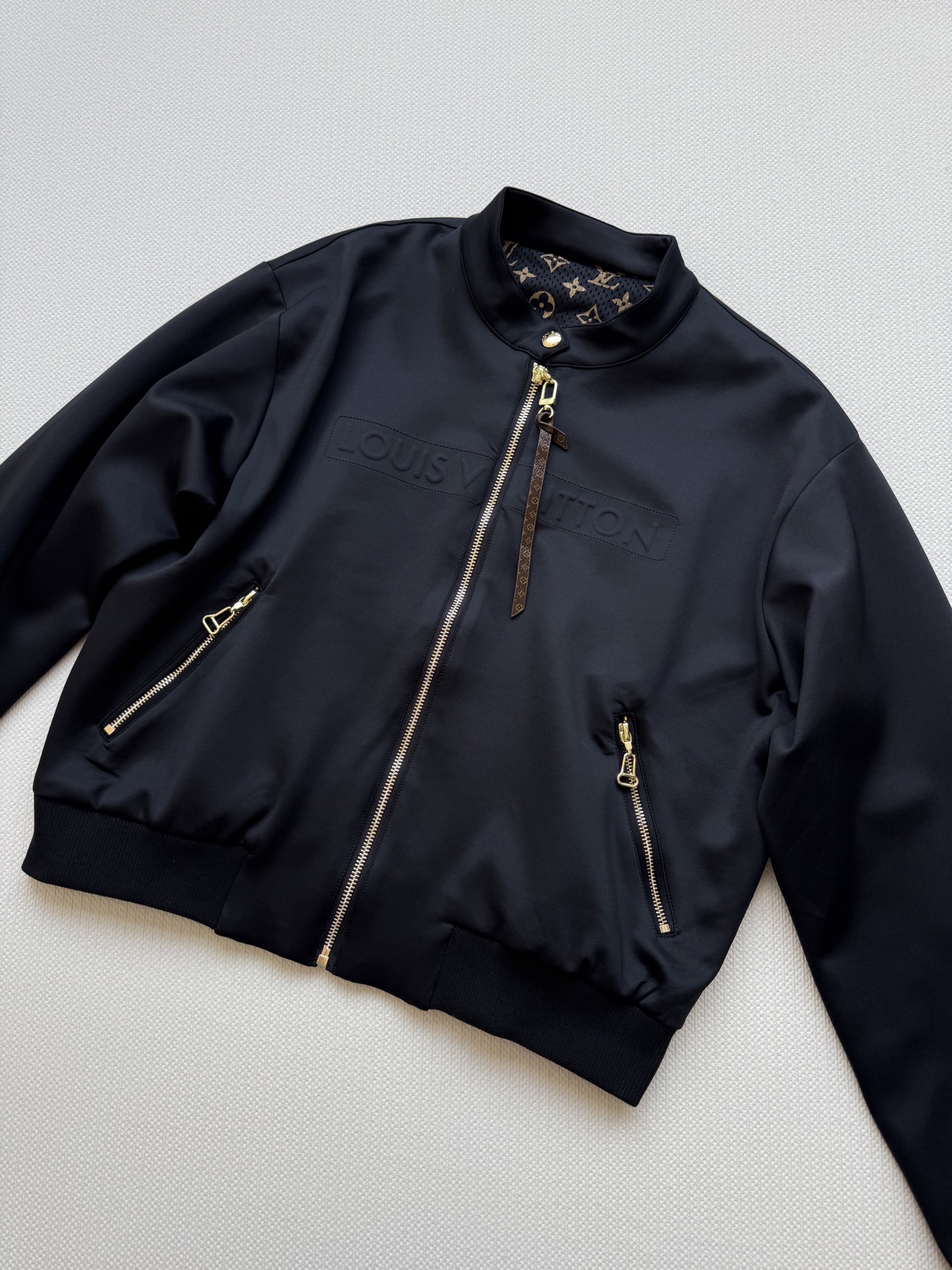 Louis Vuitto*🆕2025新品立领空气棉夹克外套🧥原版开发 高版出品 透气舒适 金属配饰都是原