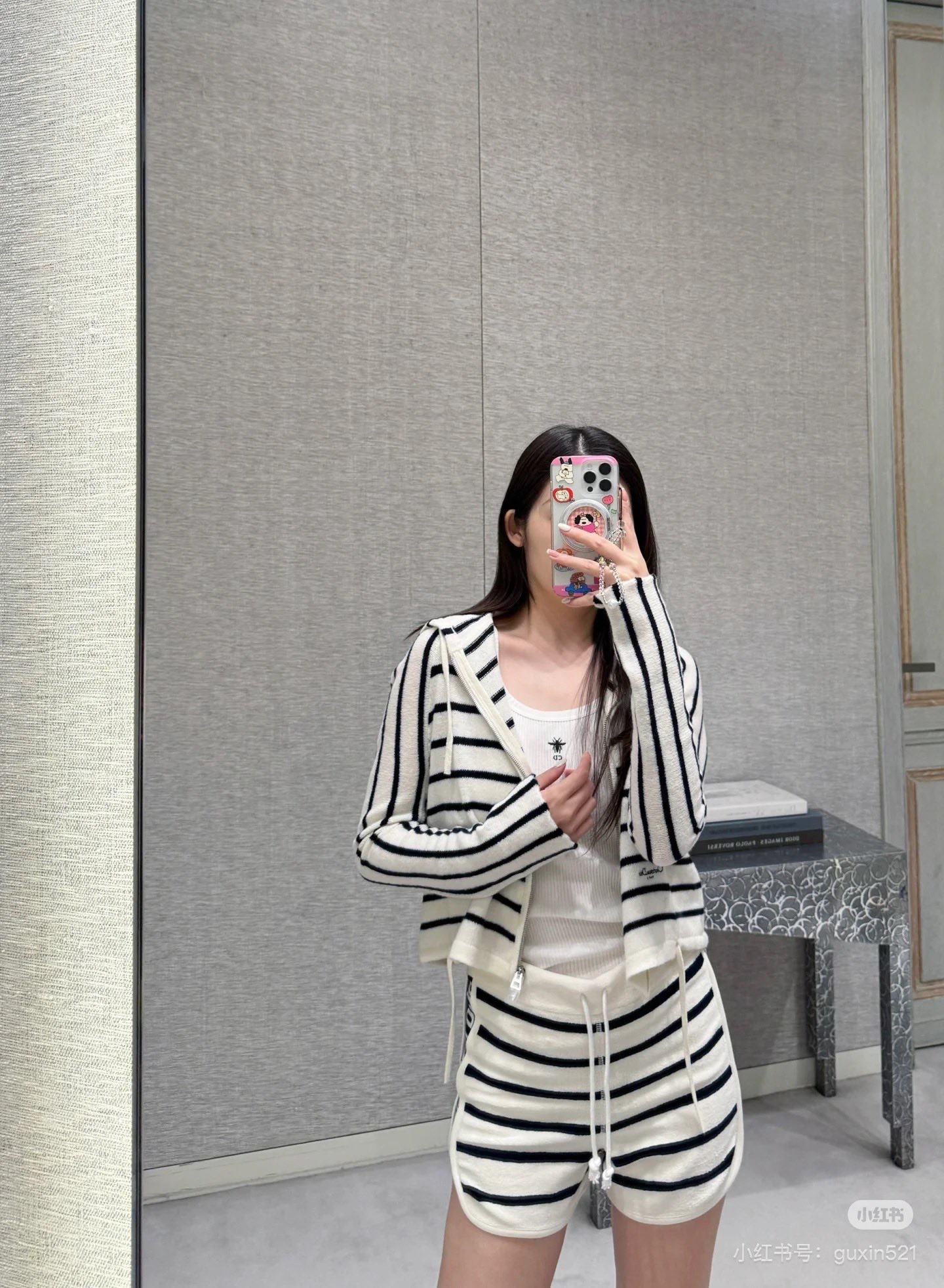 A pair of shorts - 图片 9