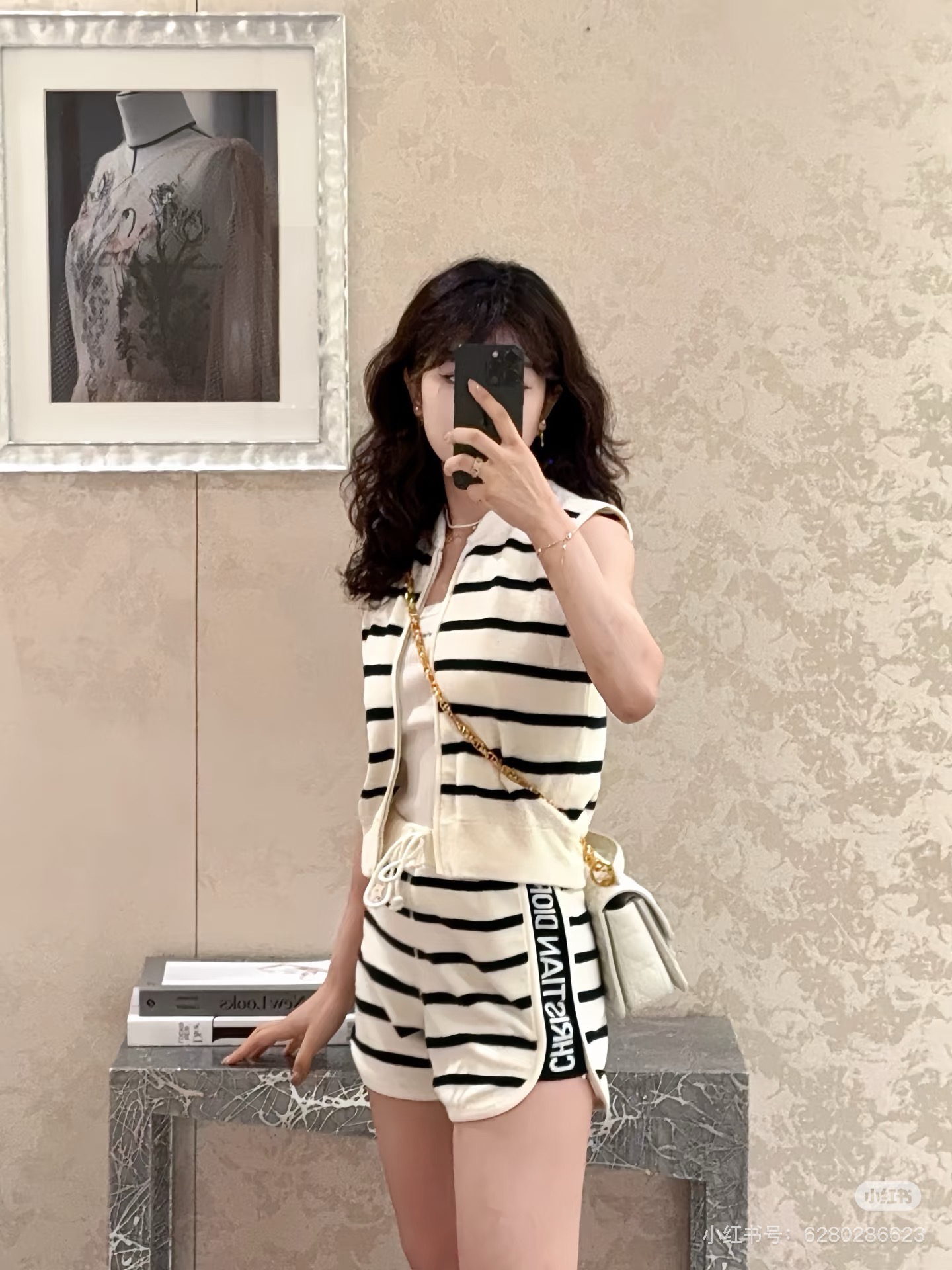 A pair of shorts - 图片 4