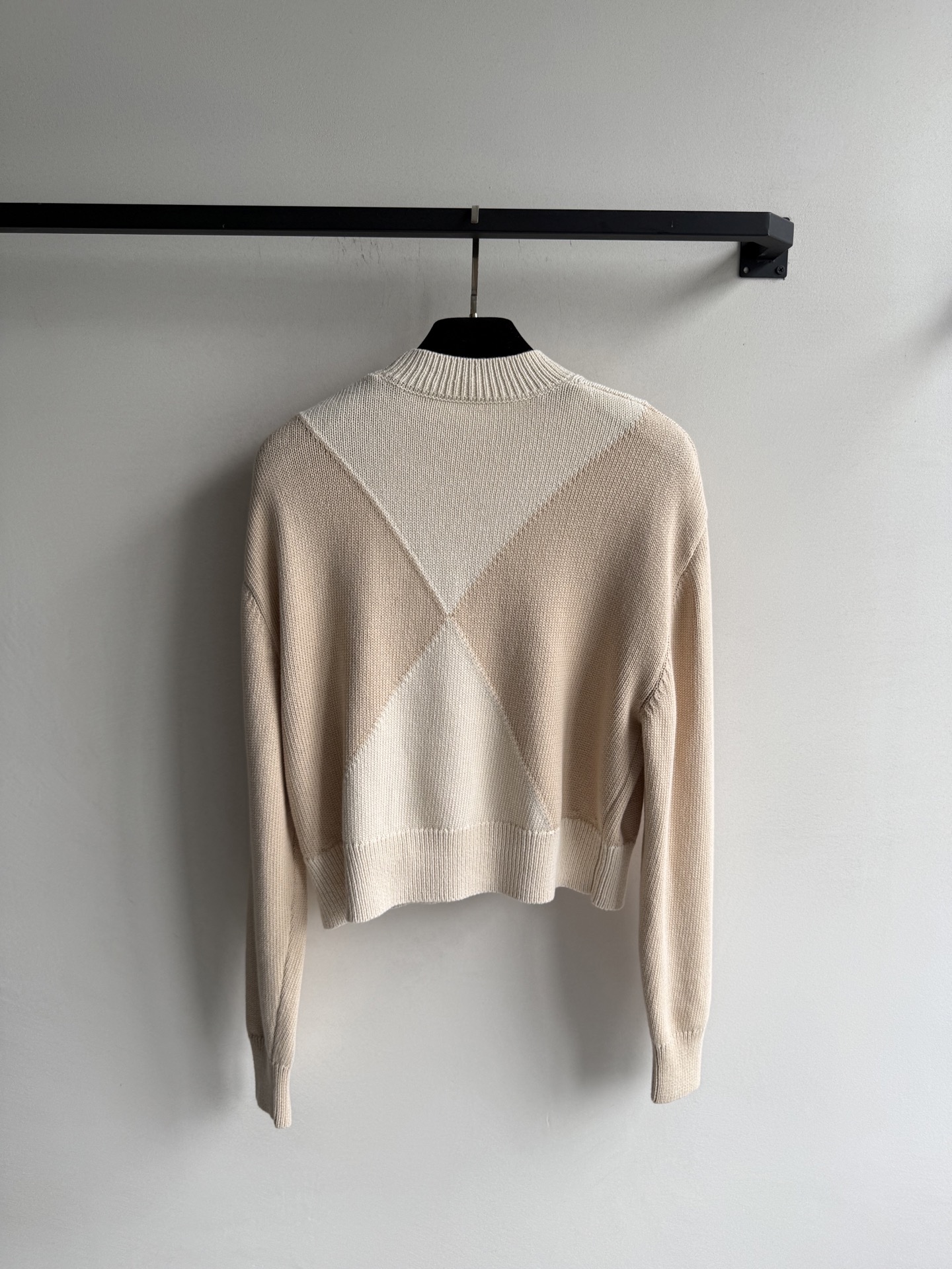 Stylish Teenage Girl in Hermé’s Colorful Sweater with Attitude and Sweet Breath Reducer. - 图片 2