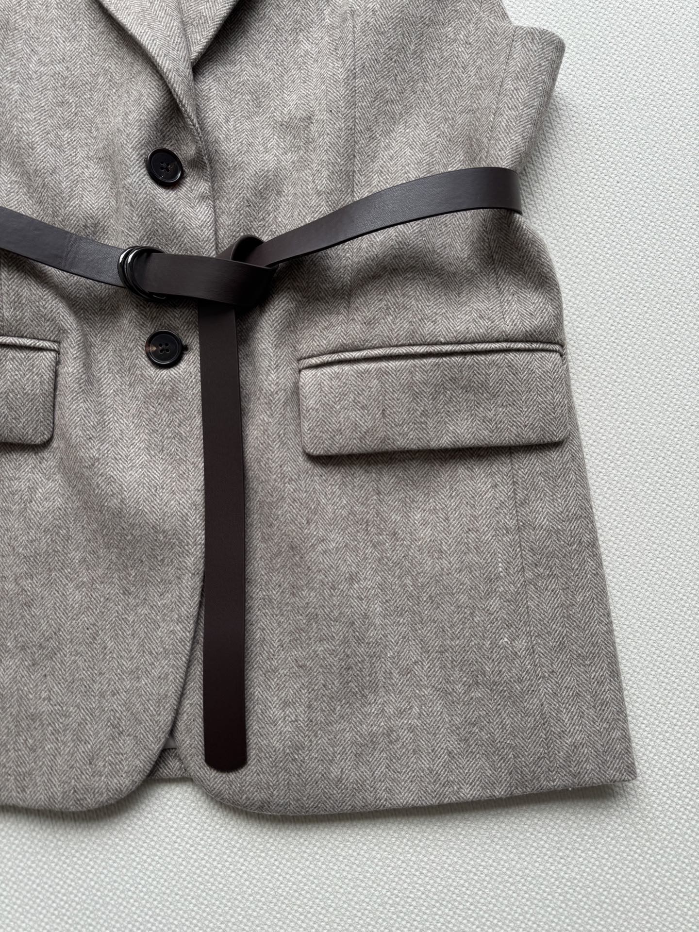 Brunello Cucinel*🆕25FW新款撞色翻领马甲外套👉定制羊毛混纺面料，版型很好挺括有型，腰