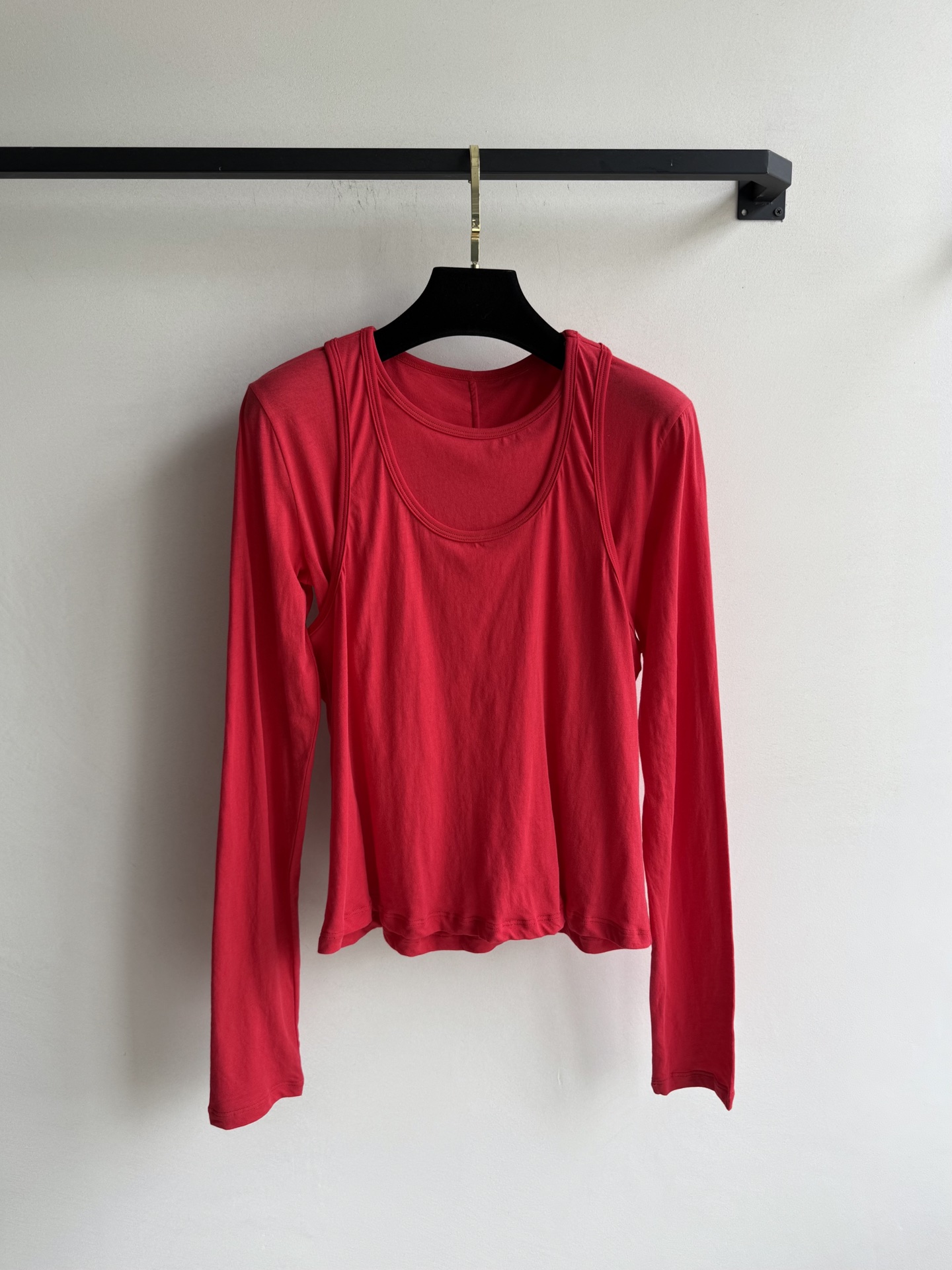 Stylish Two-Piece Female Suit for All Seasons, Unique and Comfortable Design - 图片 1